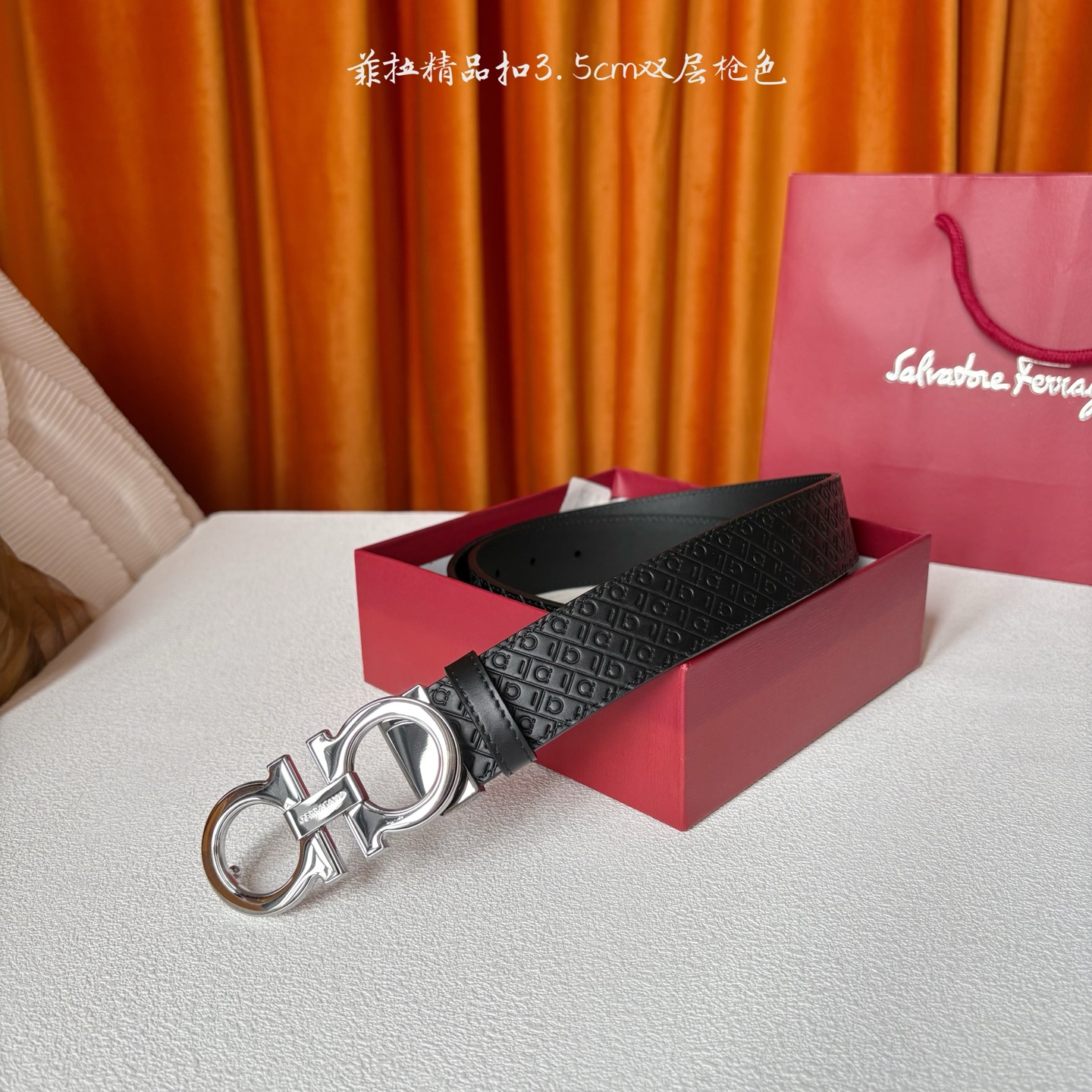 菲拉格慕男款进口小牛皮，手感细腻柔软。搭配纯铜精品扣，男士必备！宽度：3.5cm