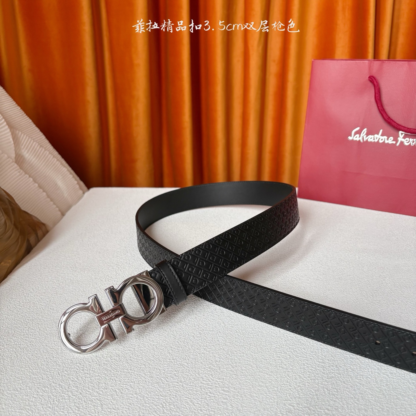 菲拉格慕男款进口小牛皮，手感细腻柔软。搭配纯铜精品扣，男士必备！宽度：3.5cm