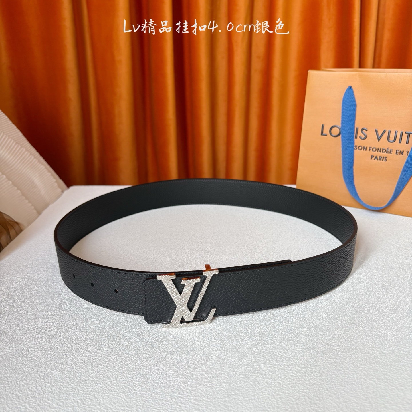 【LOUIS VUITTON驴牌】：经典原单品质，双面荔枝纹搭配原单精品挂扣，精工制作，细节看图，实物拍