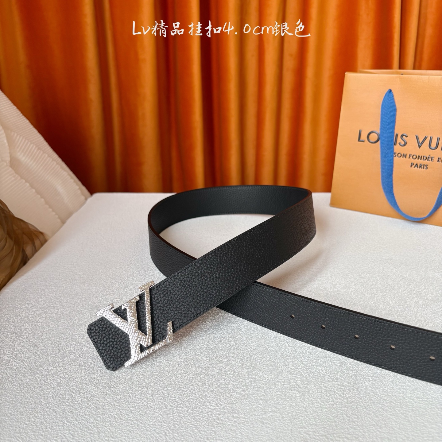 【LOUIS VUITTON驴牌】：经典原单品质，双面荔枝纹搭配原单精品挂扣，精工制作，细节看图，实物拍