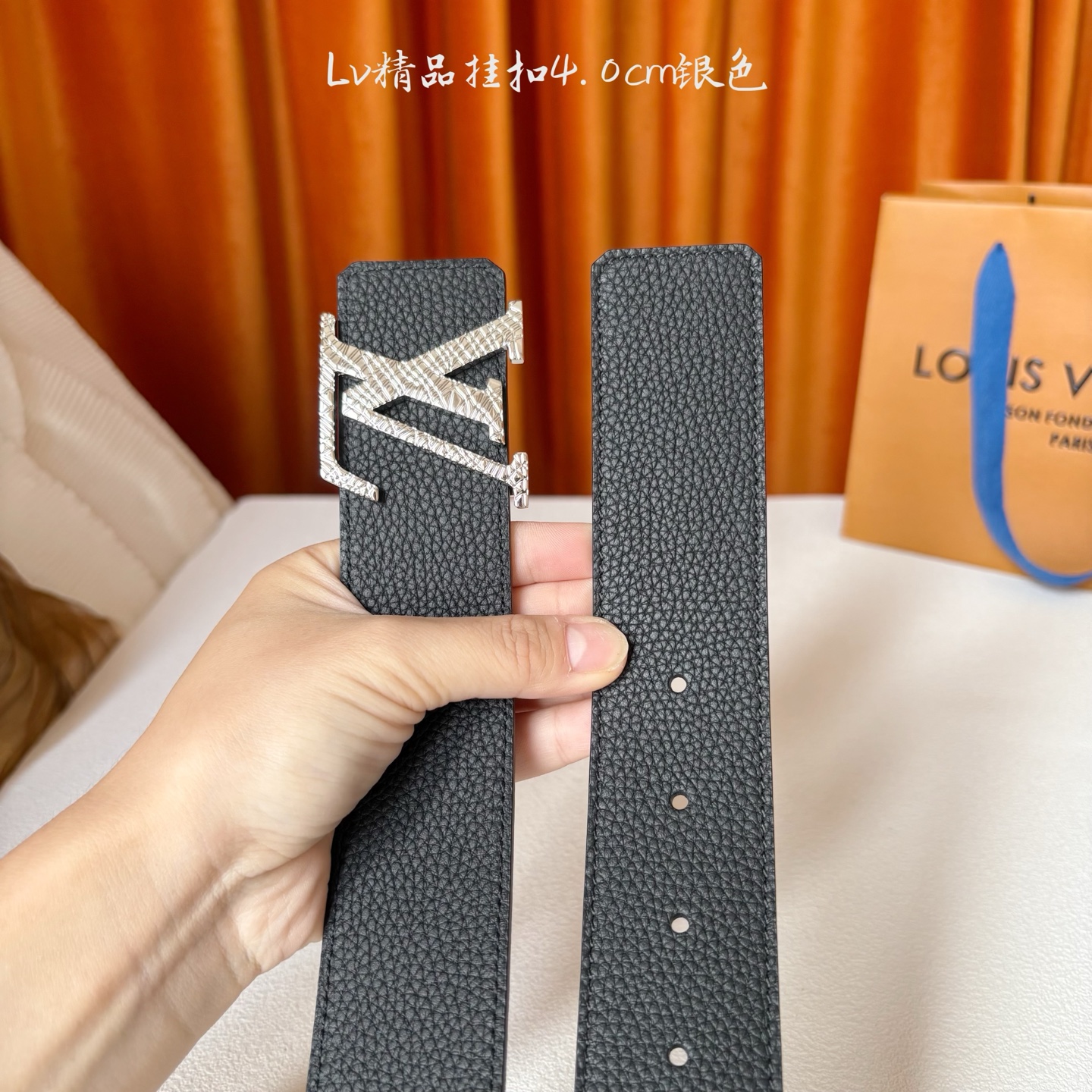 【LOUIS VUITTON驴牌】：经典原单品质，双面荔枝纹搭配原单精品挂扣，精工制作，细节看图，实物拍