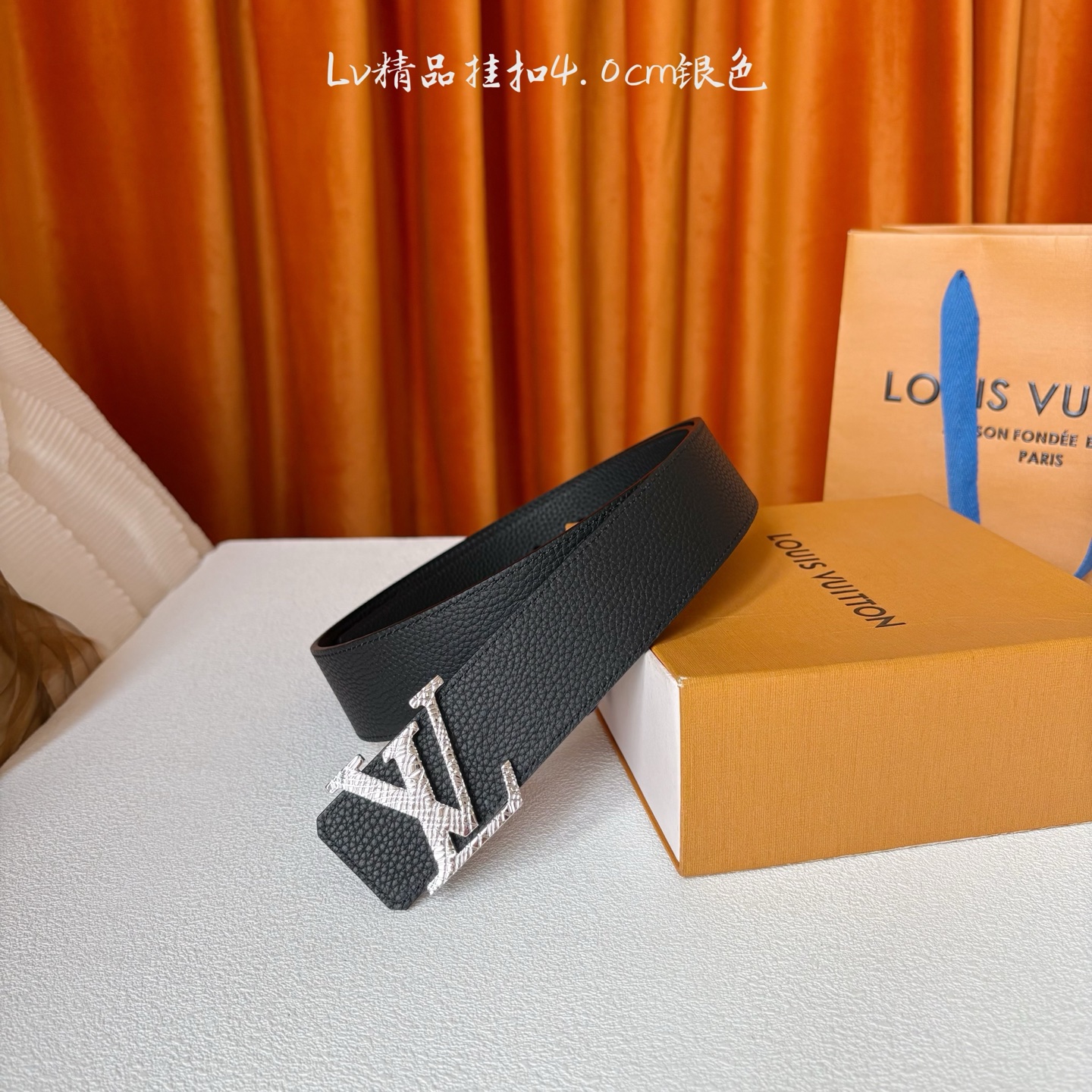 【LOUIS VUITTON驴牌】：经典原单品质，双面荔枝纹搭配原单精品挂扣，精工制作，细节看图，实物拍