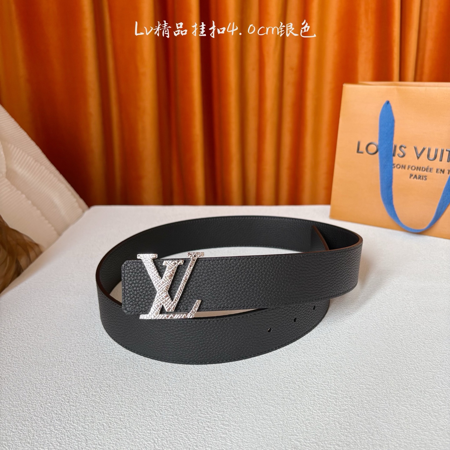 【LOUIS VUITTON驴牌】：经典原单品质，双面荔枝纹搭配原单精品挂扣，精工制作，细节看图，实物拍