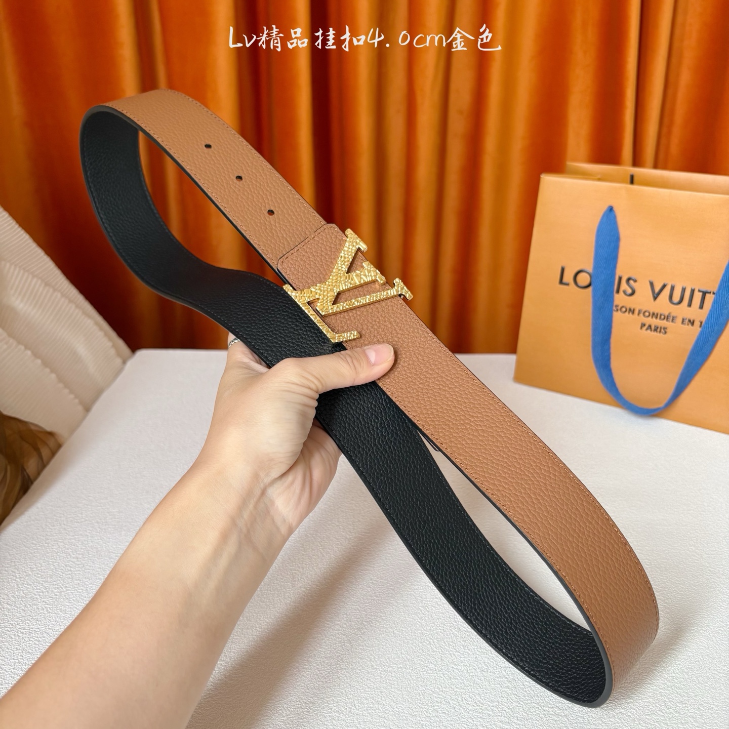 【LOUIS VUITTON驴牌】：经典原单品质，双面荔枝纹搭配原单精品挂扣，精工制作，细节看图，实物拍