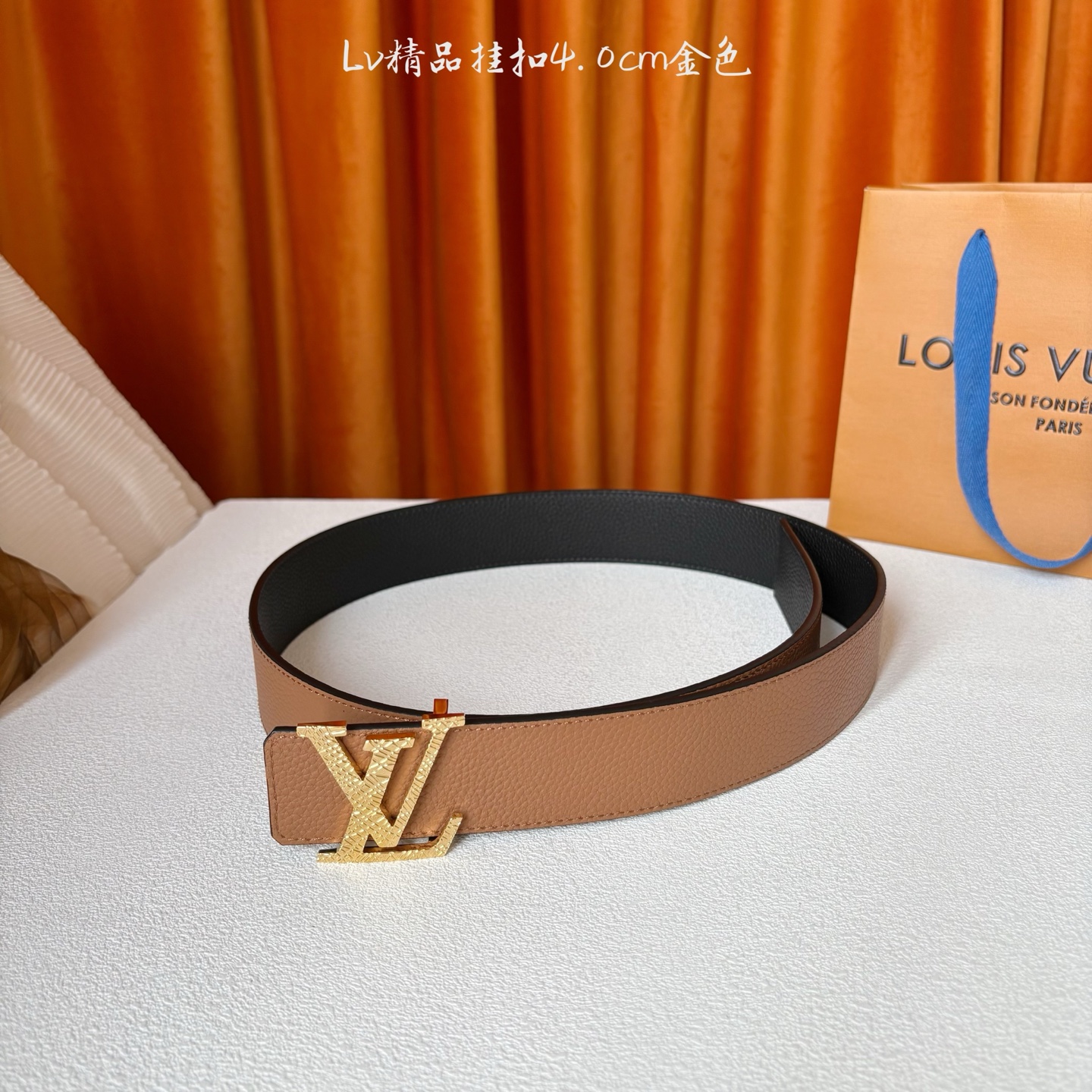 【LOUIS VUITTON驴牌】：经典原单品质，双面荔枝纹搭配原单精品挂扣，精工制作，细节看图，实物拍