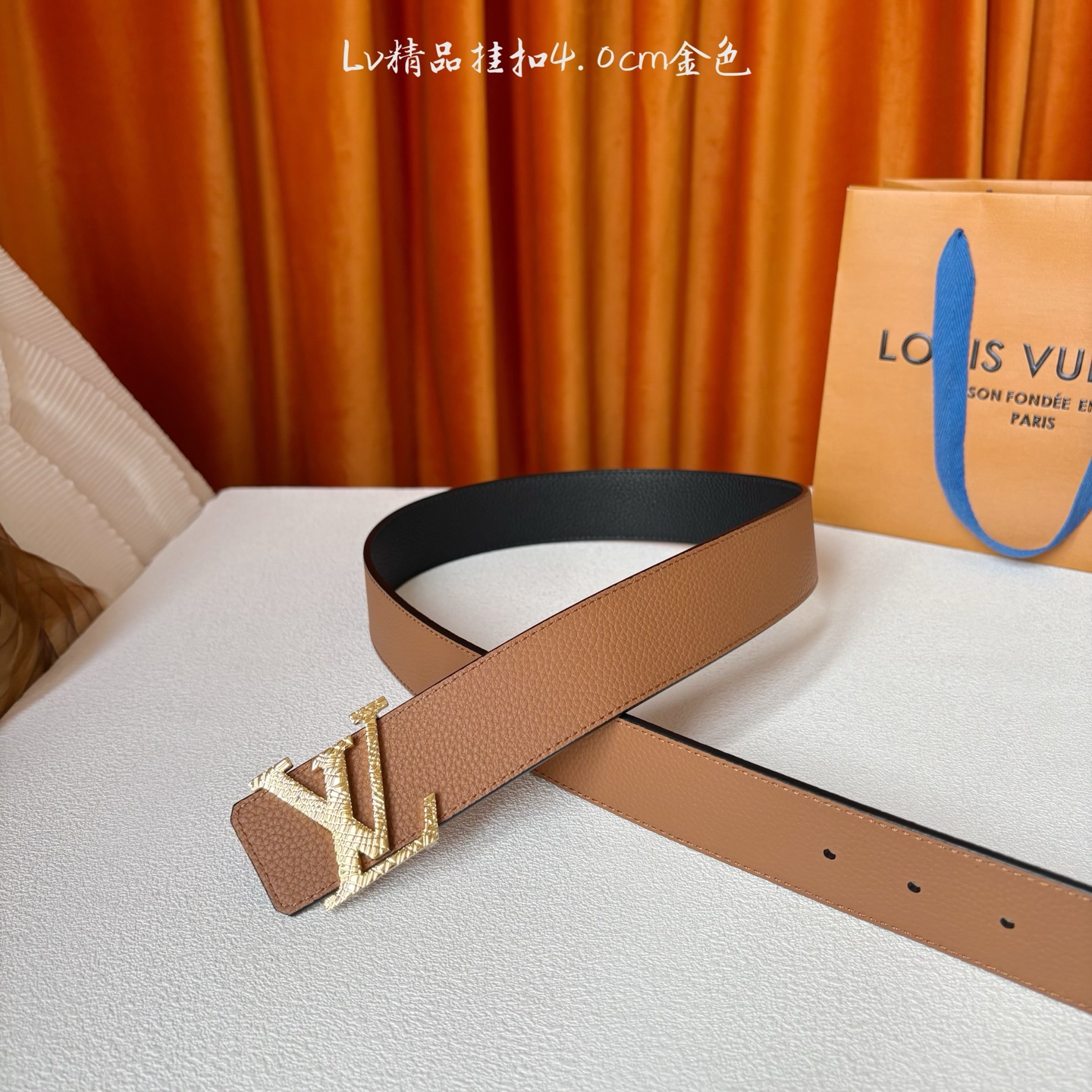 【LOUIS VUITTON驴牌】：经典原单品质，双面荔枝纹搭配原单精品挂扣，精工制作，细节看图，实物拍