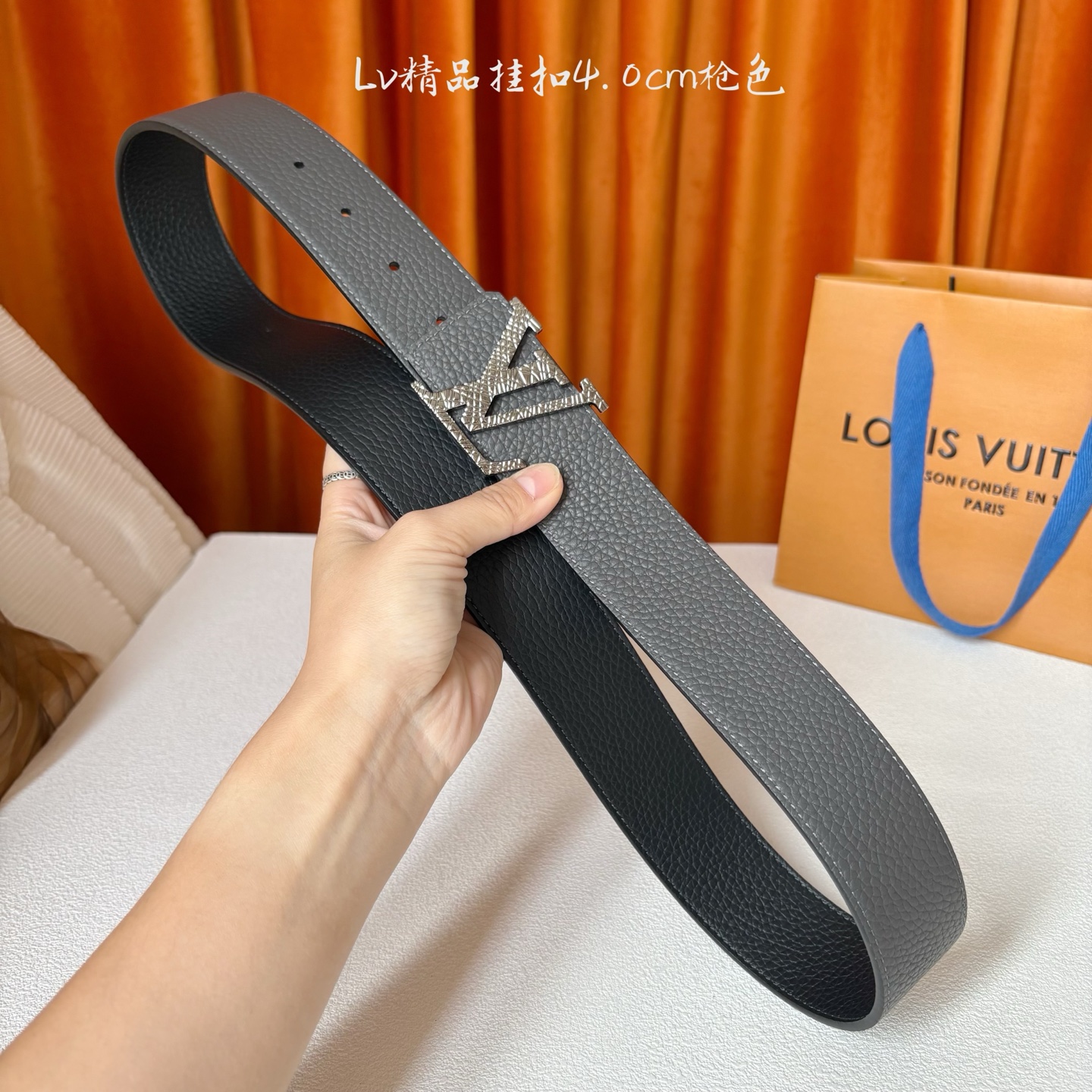 【LOUIS VUITTON驴牌】：经典原单品质，双面荔枝纹搭配原单精品挂扣，精工制作，细节看图，实物拍