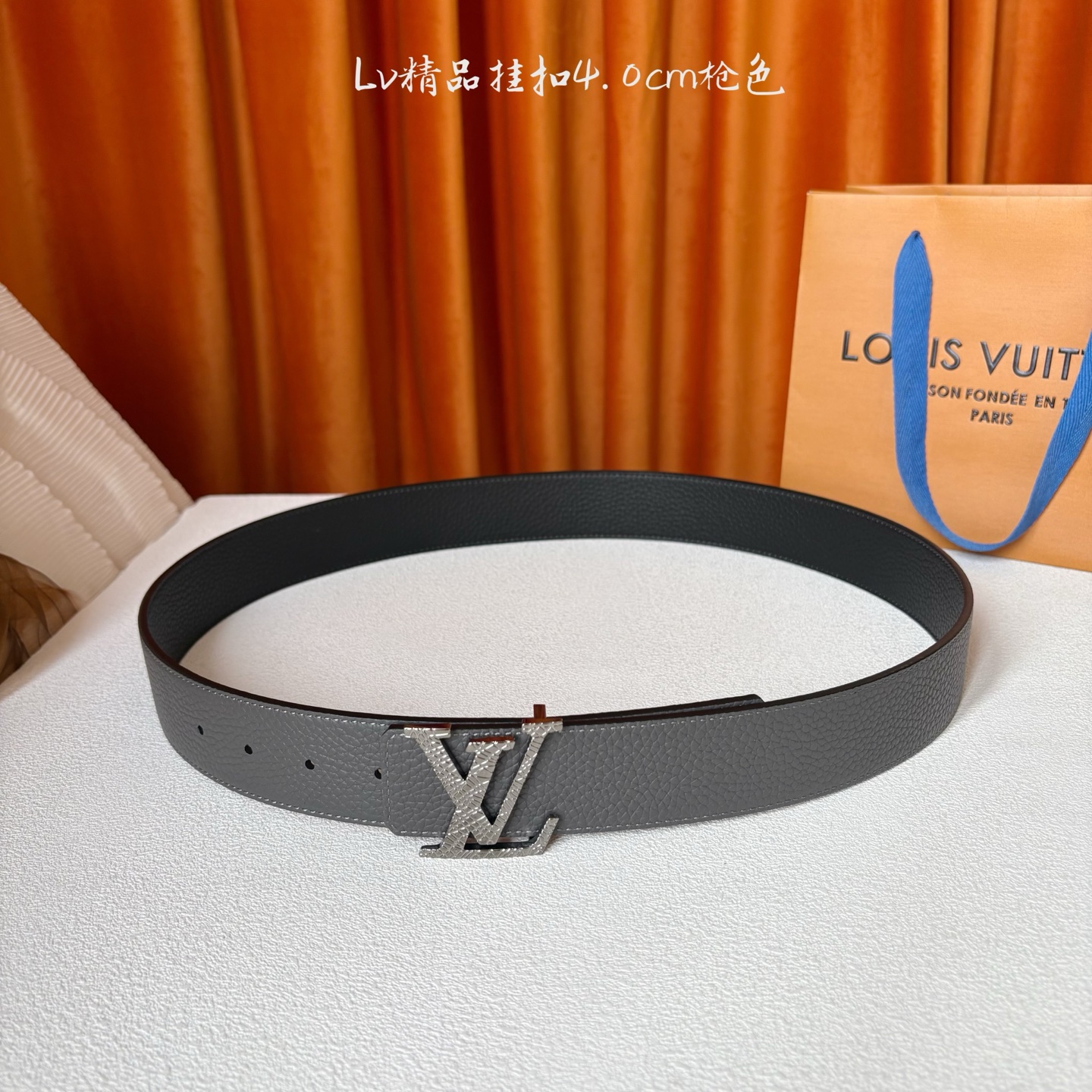 【LOUIS VUITTON驴牌】：经典原单品质，双面荔枝纹搭配原单精品挂扣，精工制作，细节看图，实物拍