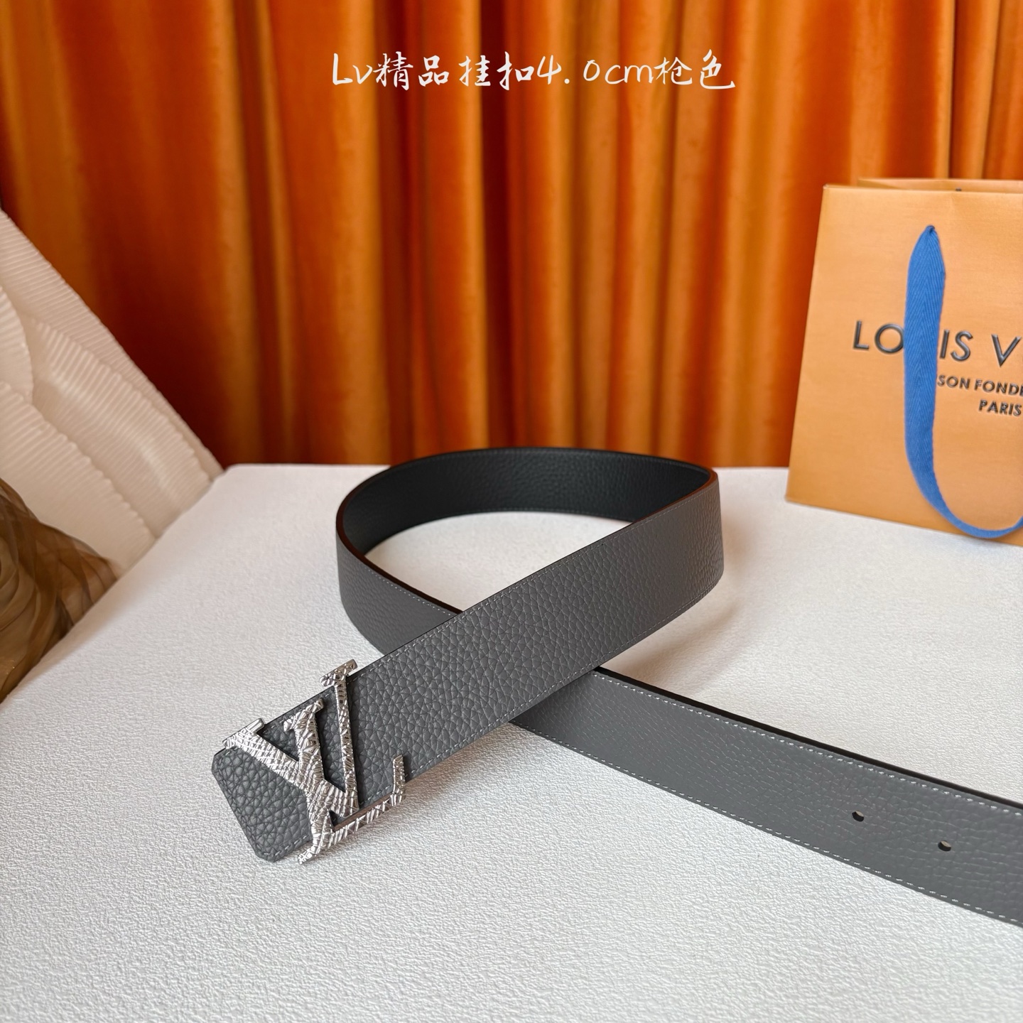 【LOUIS VUITTON驴牌】：经典原单品质，双面荔枝纹搭配原单精品挂扣，精工制作，细节看图，实物拍