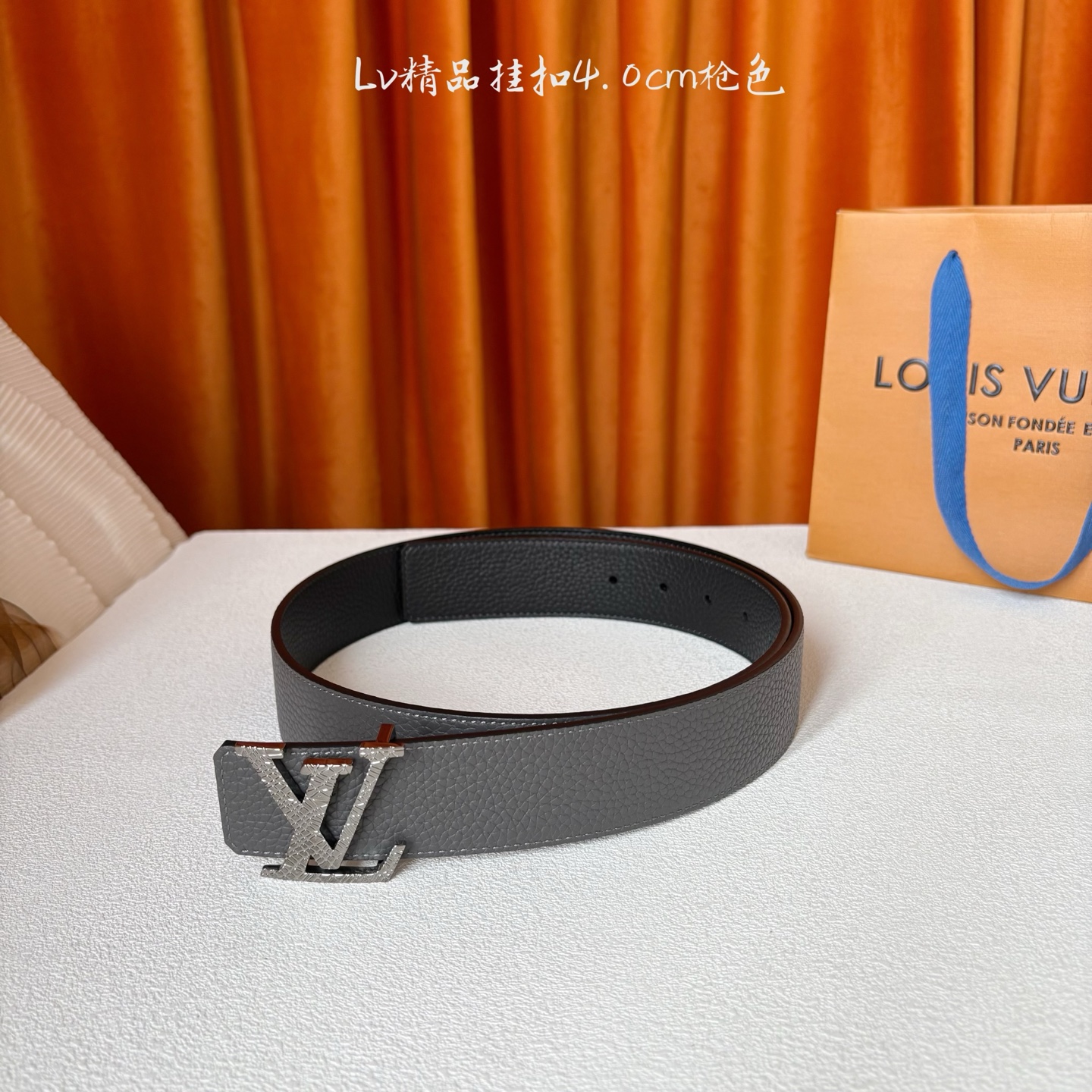 【LOUIS VUITTON驴牌】：经典原单品质，双面荔枝纹搭配原单精品挂扣，精工制作，细节看图，实物拍