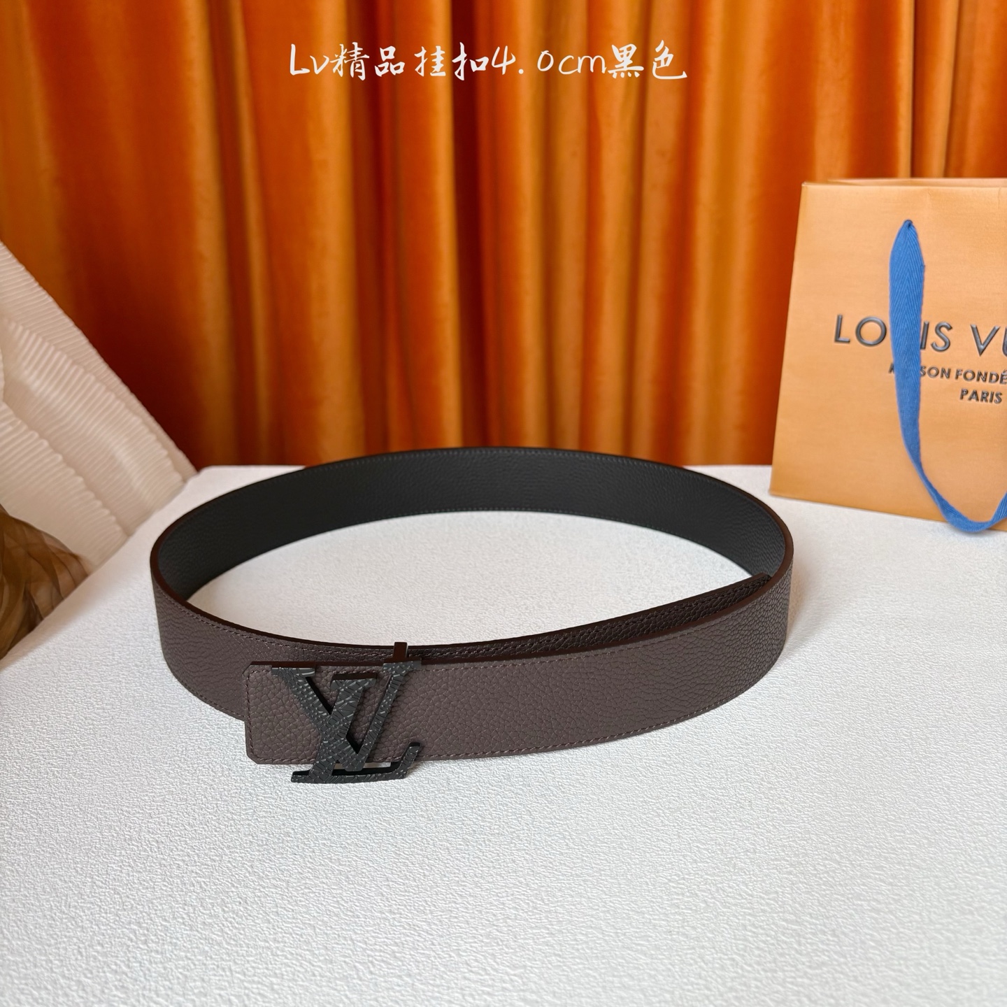 【LOUIS VUITTON驴牌】：经典原单品质，双面荔枝纹搭配原单精品挂扣，精工制作，细节看图，实物拍