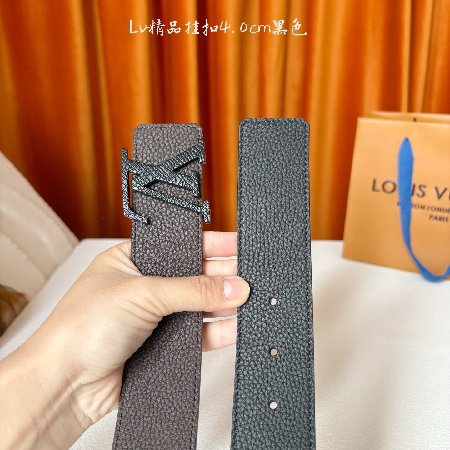 【LOUIS VUITTON驴牌】：经典原单品质，双面荔枝纹搭配原单精品挂扣，精工制作，细节看图，实物拍