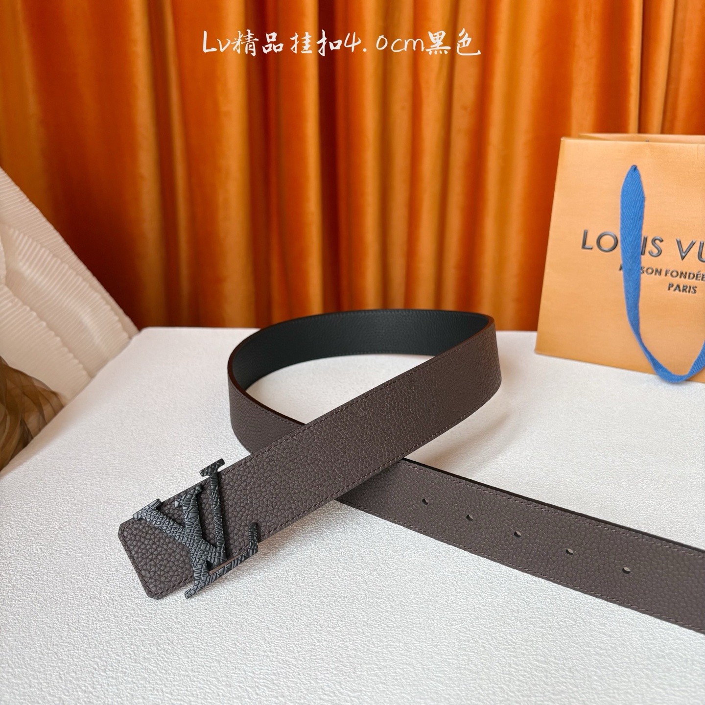 【LOUIS VUITTON驴牌】：经典原单品质，双面荔枝纹搭配原单精品挂扣，精工制作，细节看图，实物拍