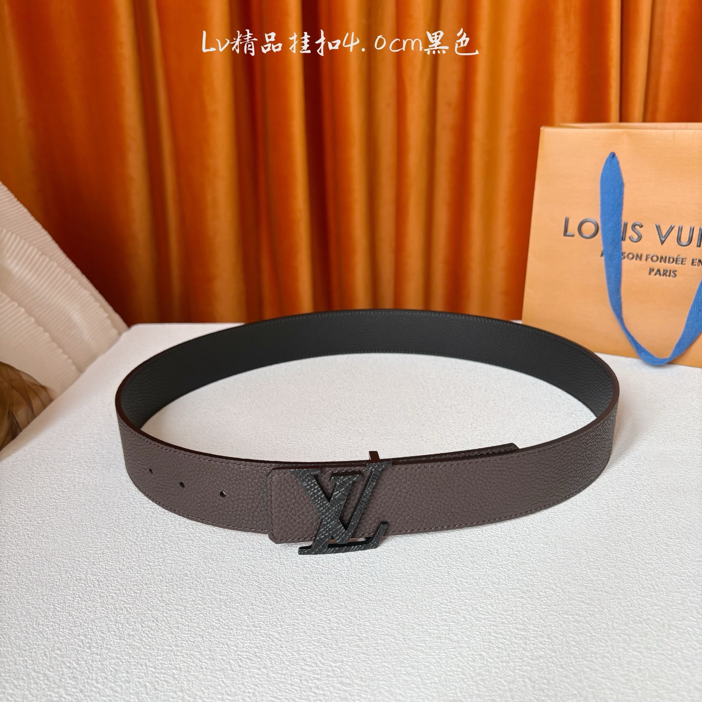 【LOUIS VUITTON驴牌】：经典原单品质，双面荔枝纹搭配原单精品挂扣，精工制作，细节看图，实物拍