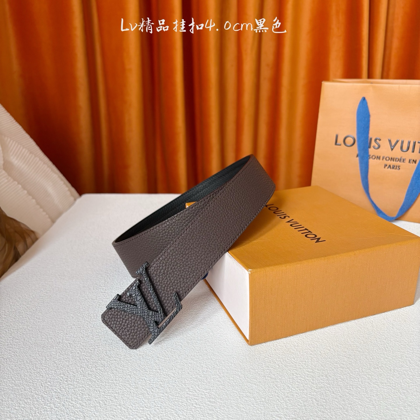 【LOUIS VUITTON驴牌】：经典原单品质，双面荔枝纹搭配原单精品挂扣，精工制作，细节看图，实物拍