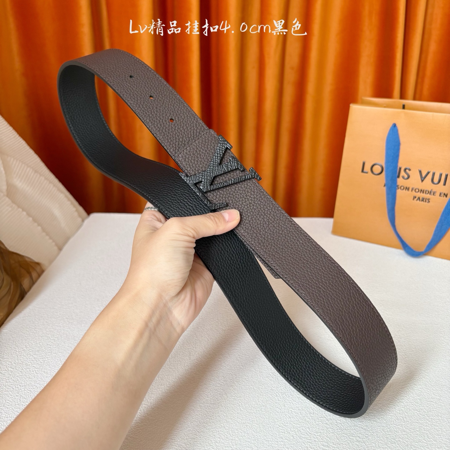 【LOUIS VUITTON驴牌】：经典原单品质，双面荔枝纹搭配原单精品挂扣，精工制作，细节看图，实物拍