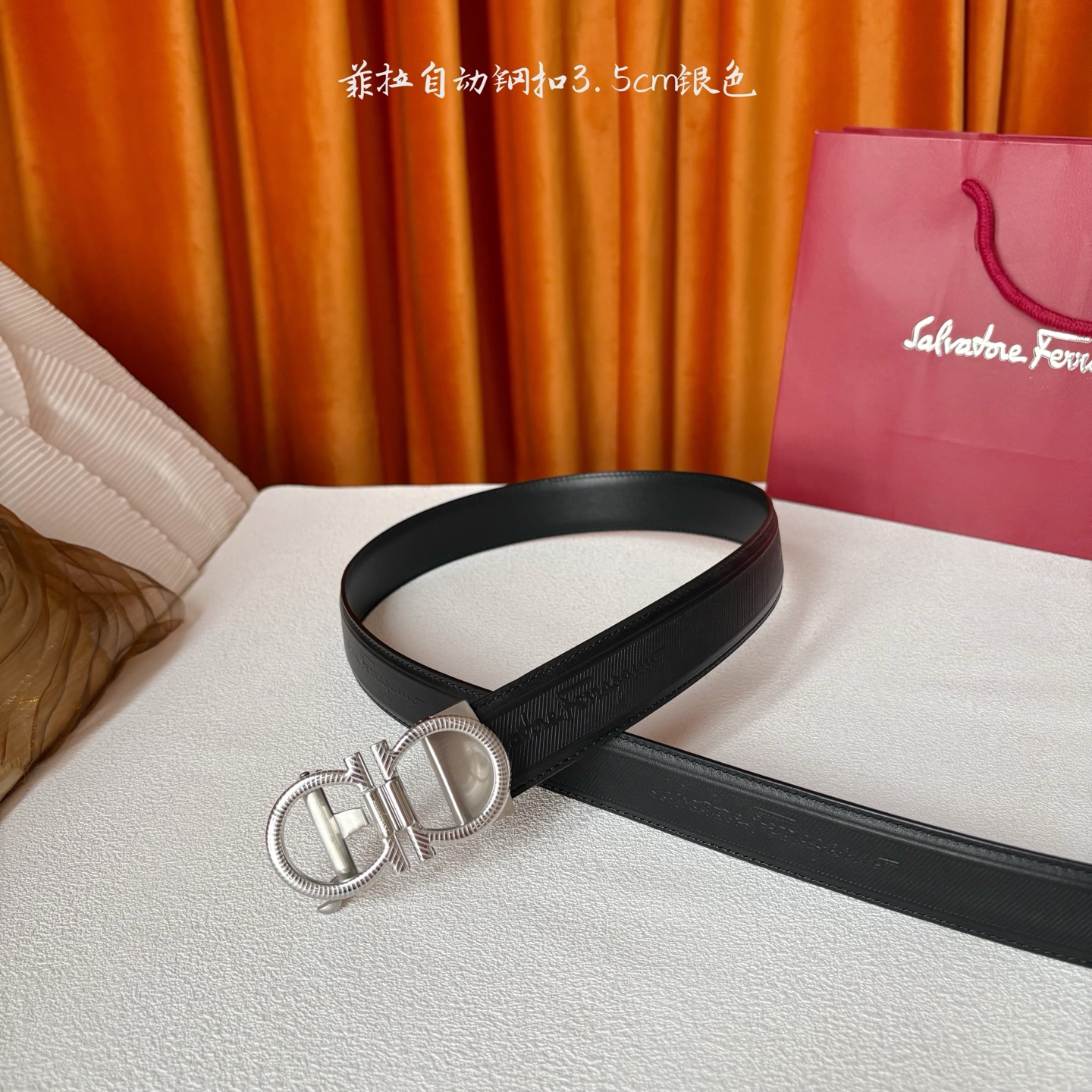 品牌：【菲拉】 菲拉进口小牛皮，手感细腻柔软。搭配纯钢自动精品扣，男士必备！宽度：3.5cm