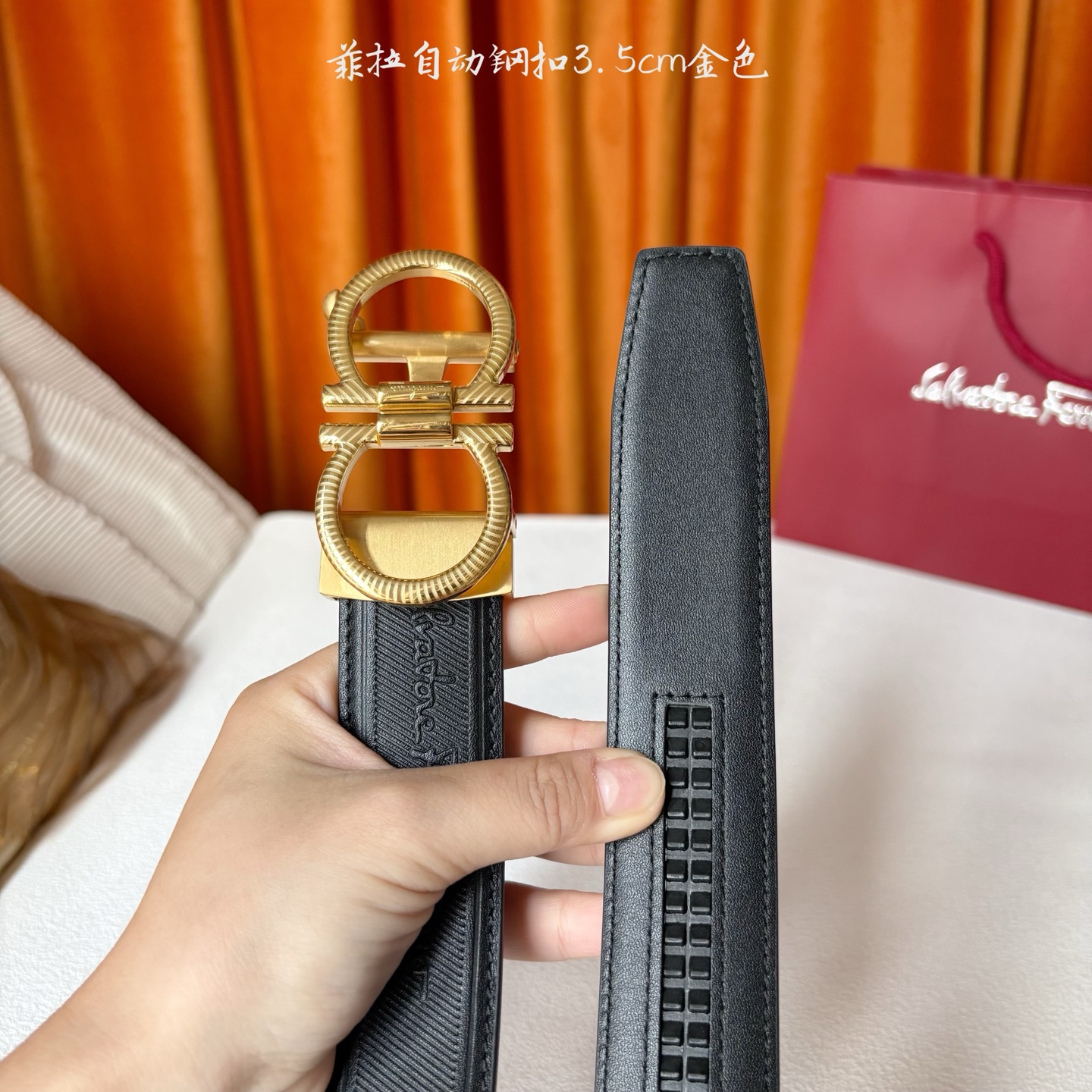 品牌：【菲拉】 菲拉进口小牛皮，手感细腻柔软。搭配纯钢自动精品扣，男士必备！宽度：3.5cm
