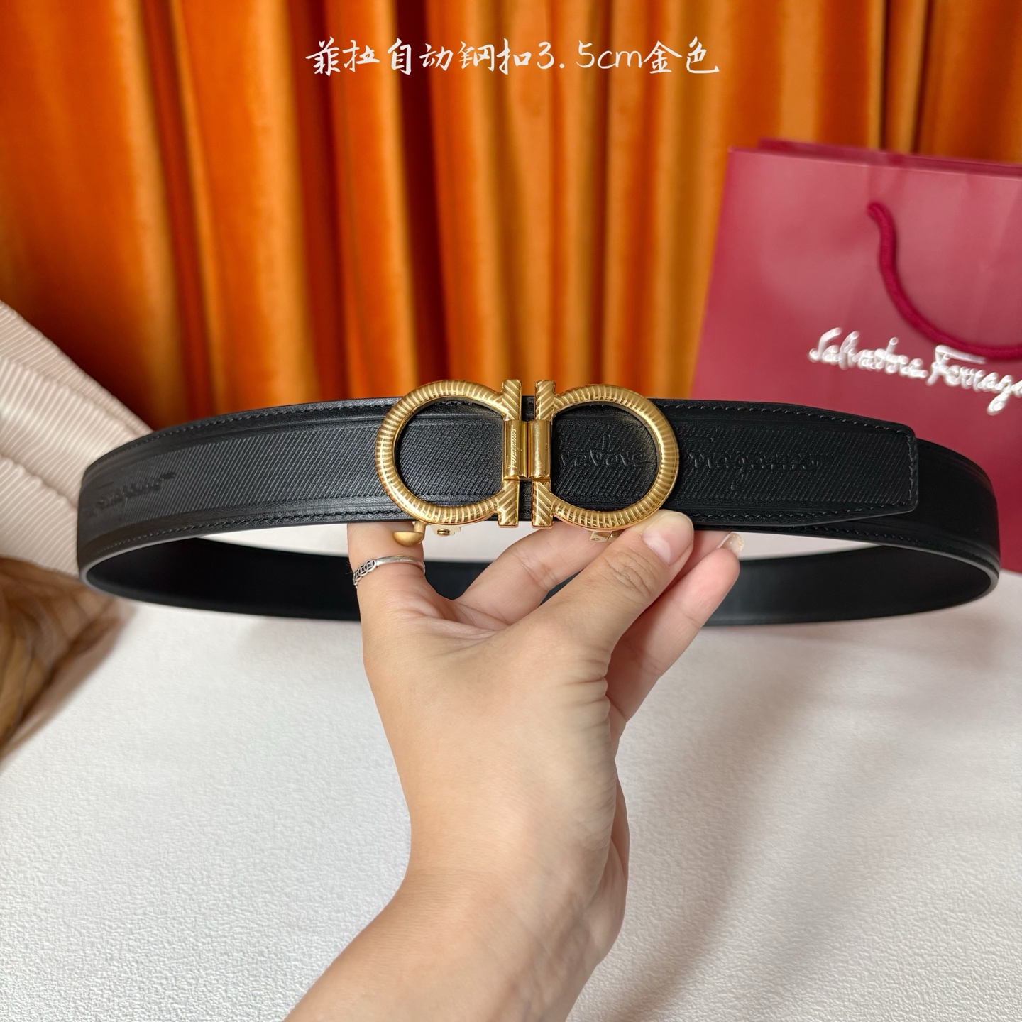 品牌：【菲拉】 菲拉进口小牛皮，手感细腻柔软。搭配纯钢自动精品扣，男士必备！宽度：3.5cm