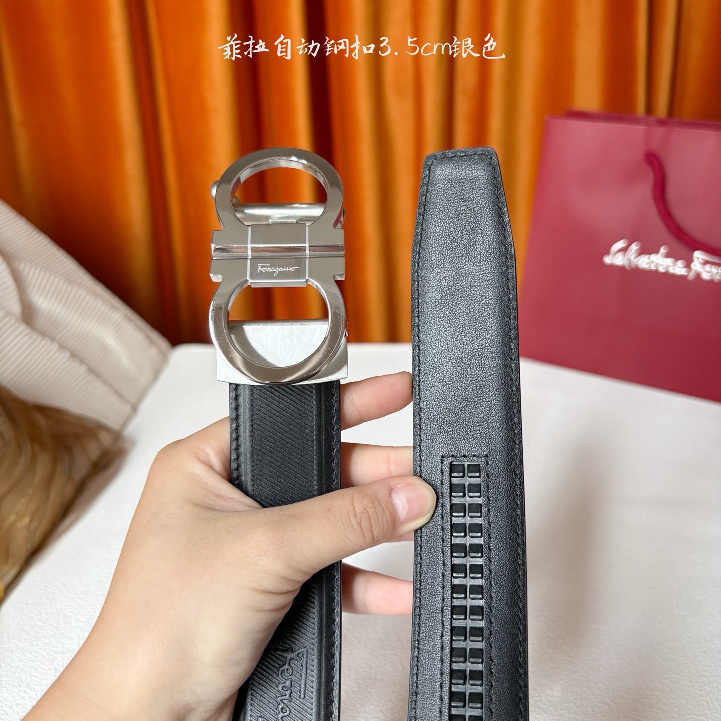 品牌：【菲拉】 菲拉进口小牛皮，手感细腻柔软。搭配纯钢自动精品扣，男士必备！宽度：3.5cm