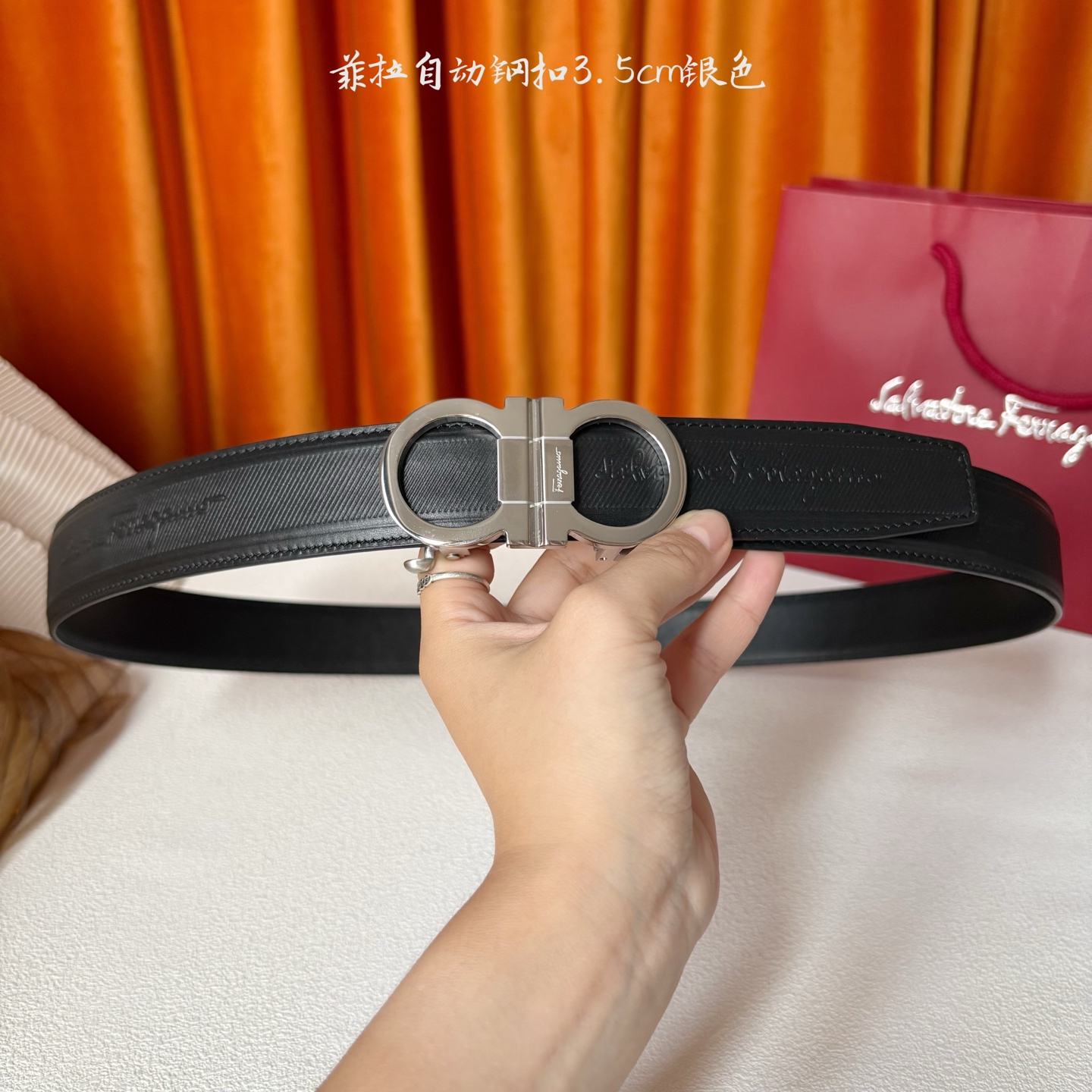 品牌：【菲拉】 菲拉进口小牛皮，手感细腻柔软。搭配纯钢自动精品扣，男士必备！宽度：3.5cm