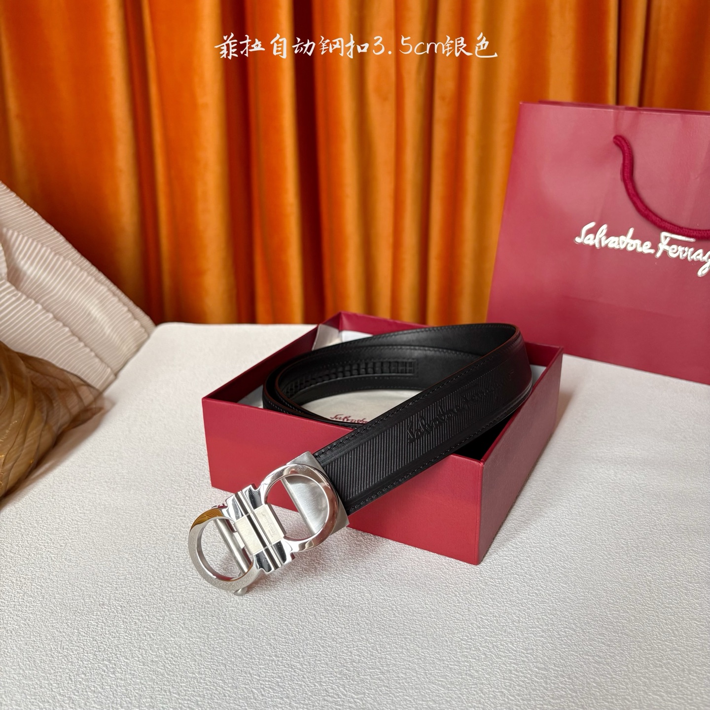 品牌：【菲拉】 菲拉进口小牛皮，手感细腻柔软。搭配纯钢自动精品扣，男士必备！宽度：3.5cm