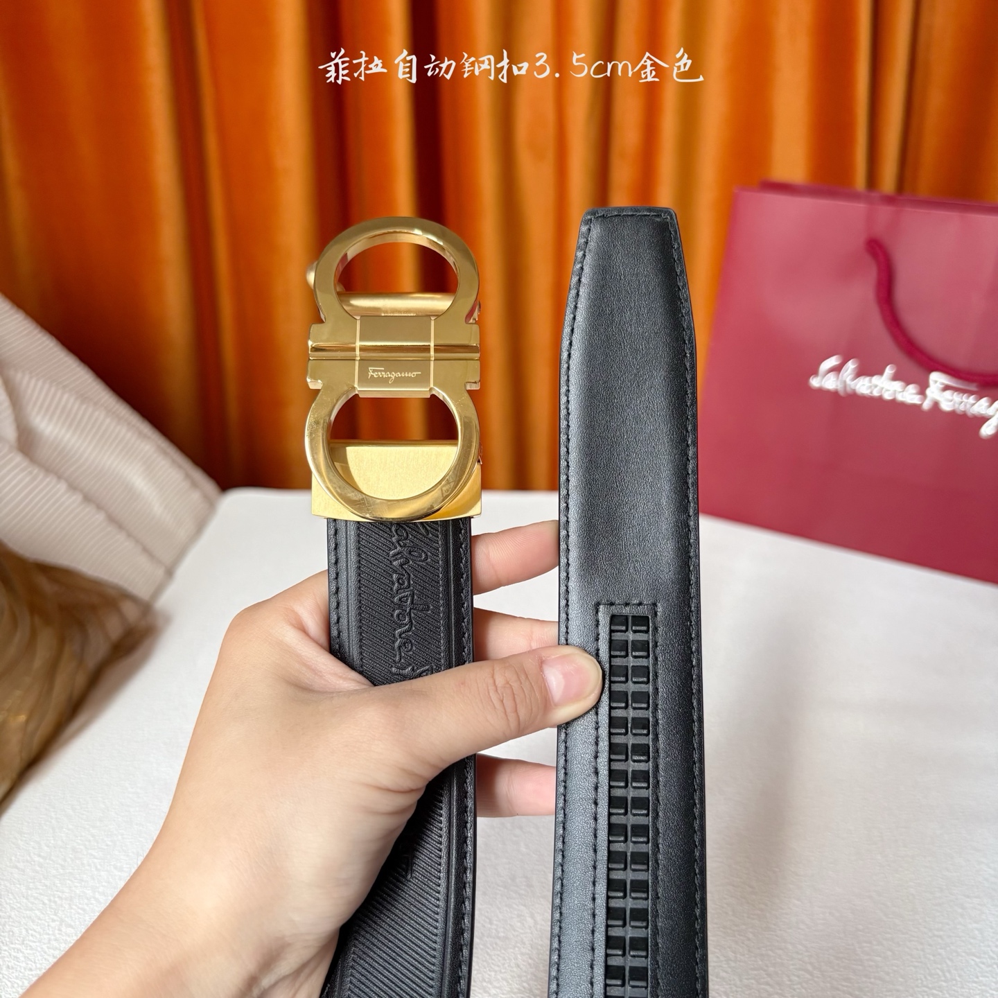 品牌：【菲拉】 菲拉进口小牛皮，手感细腻柔软。搭配纯钢自动精品扣，男士必备！宽度：3.5cm