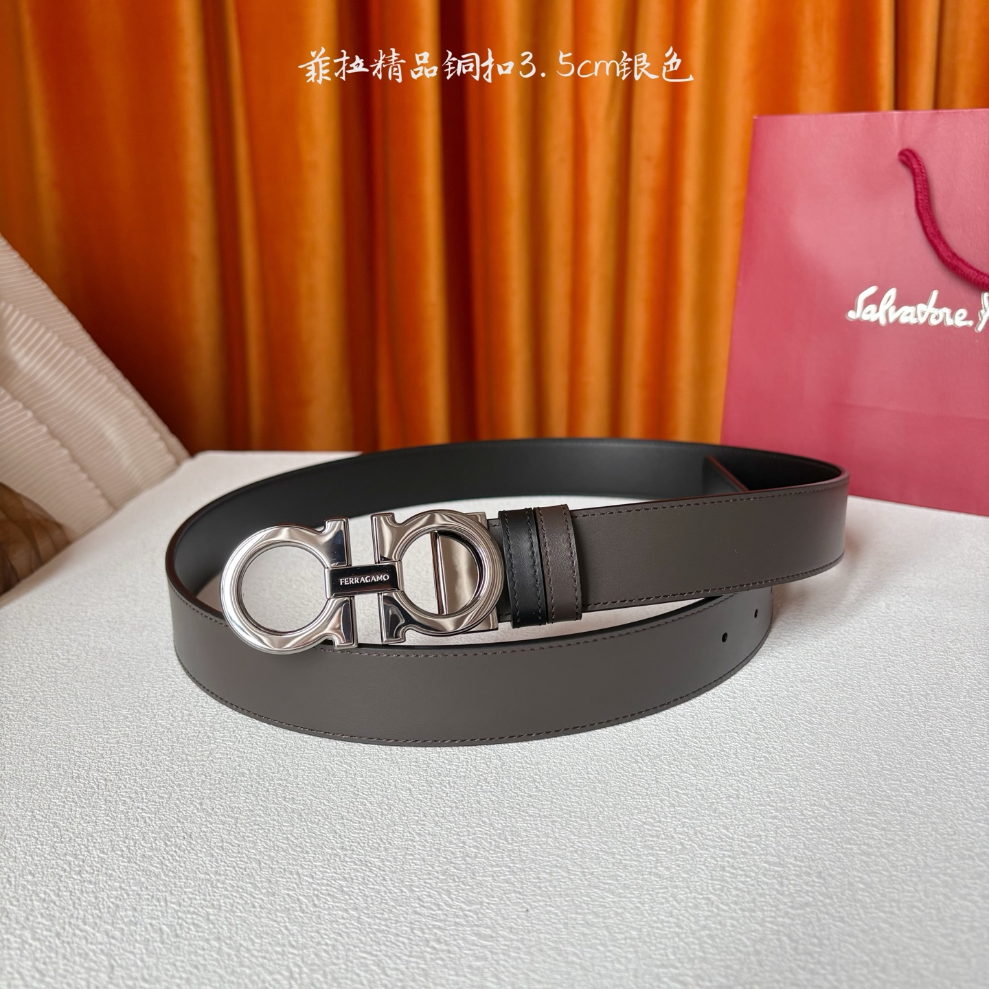 菲拉格慕男款进口小牛皮，手感细腻柔软。搭配纯铜精品扣，男士必备！宽度：3.5cm