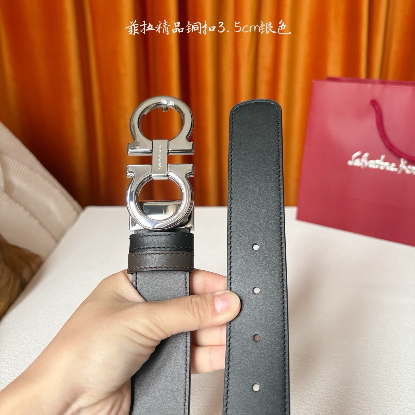 菲拉格慕男款进口小牛皮，手感细腻柔软。搭配纯铜精品扣，男士必备！宽度：3.5cm