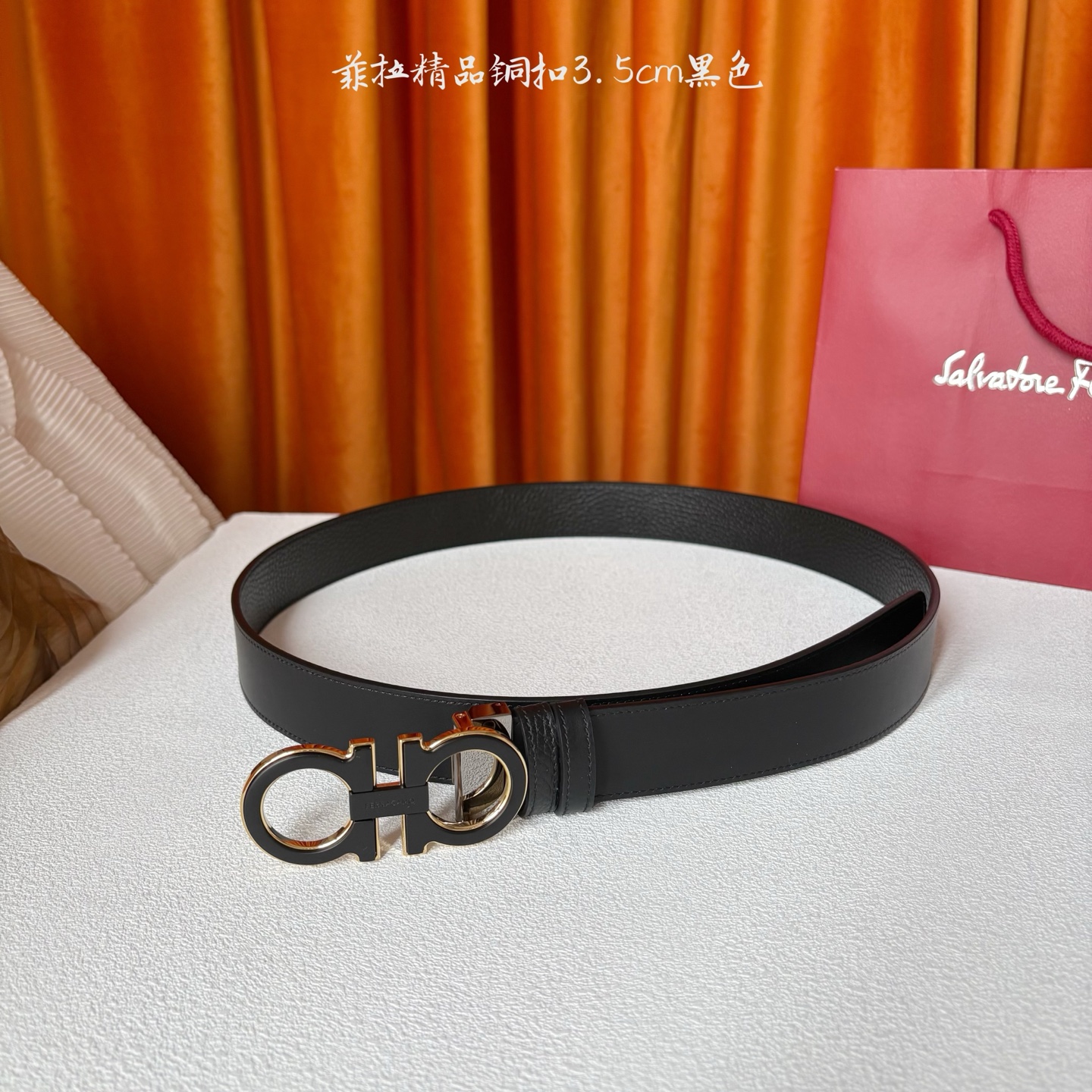 菲拉格慕男款进口小牛皮，手感细腻柔软。搭配纯铜精品扣，男士必备！宽度：3.5cm