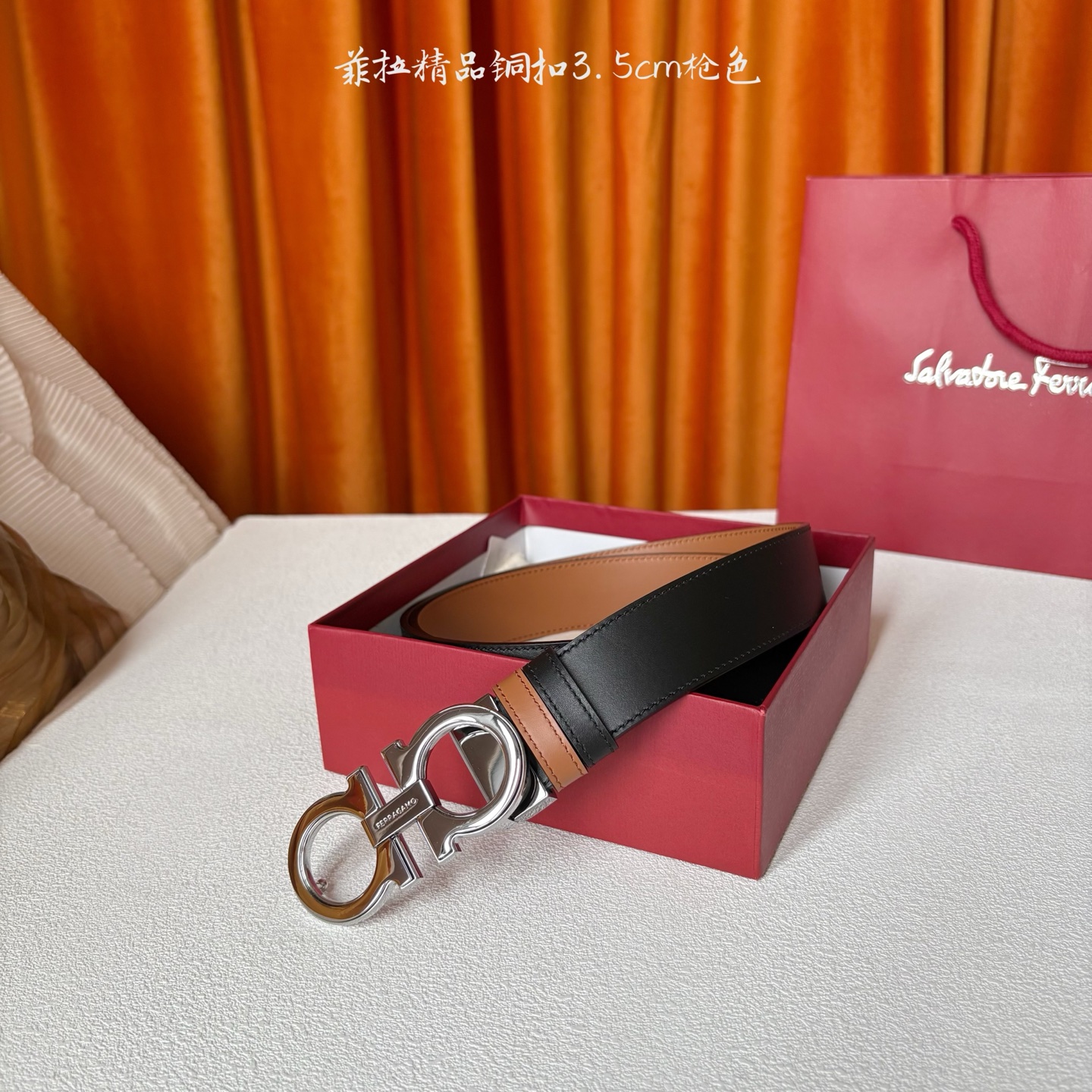 菲拉格慕男款进口小牛皮，手感细腻柔软。搭配纯铜精品扣，男士必备！宽度：3.5cm