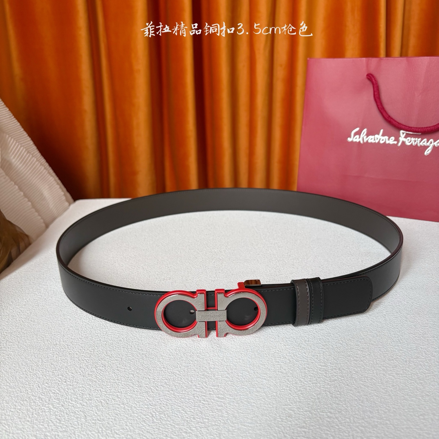 菲拉格慕男款进口小牛皮，手感细腻柔软。搭配纯铜精品扣，男士必备！宽度：3.5cm