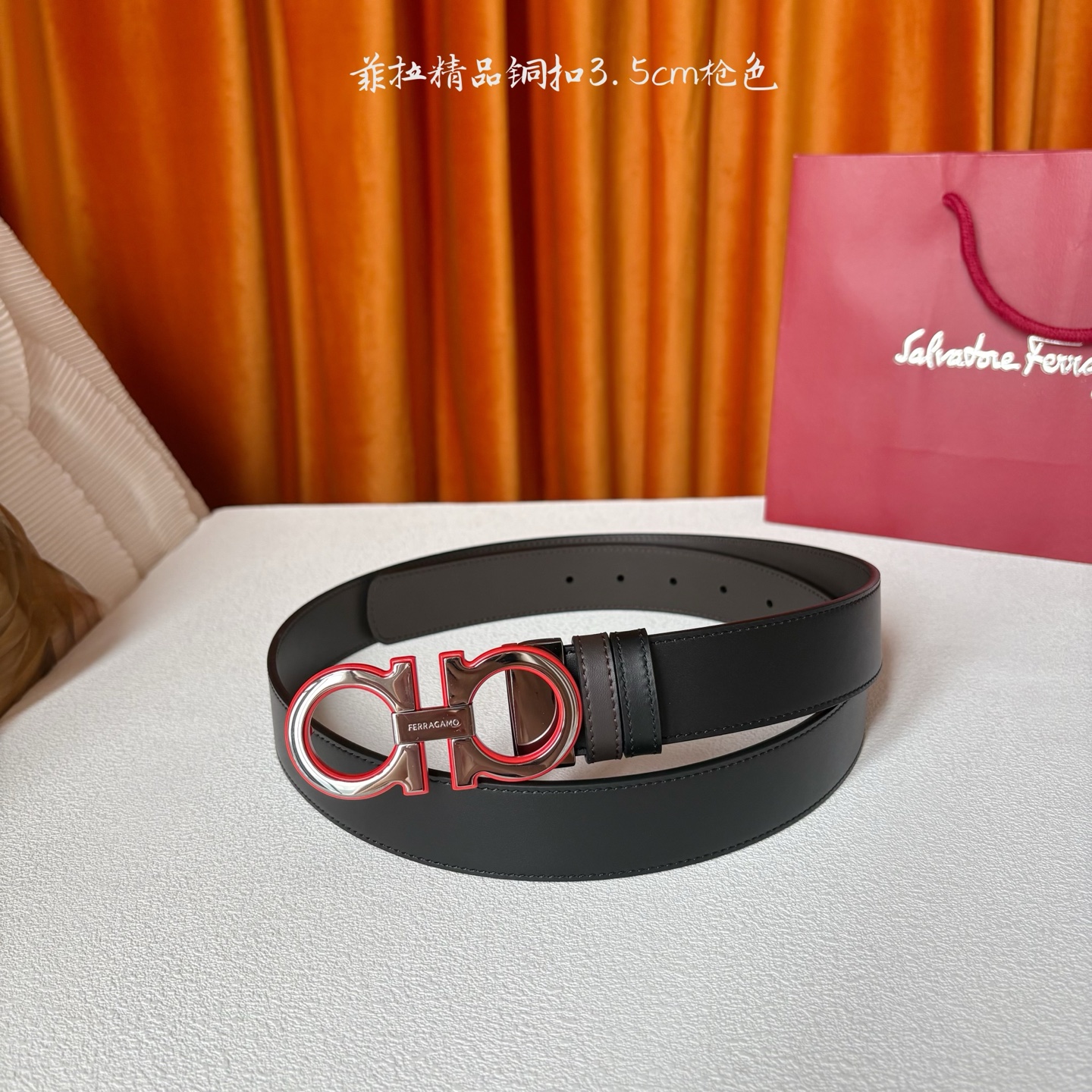 菲拉格慕男款进口小牛皮，手感细腻柔软。搭配纯铜精品扣，男士必备！宽度：3.5cm