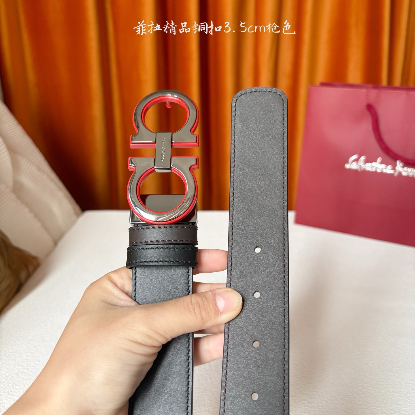 菲拉格慕男款进口小牛皮，手感细腻柔软。搭配纯铜精品扣，男士必备！宽度：3.5cm