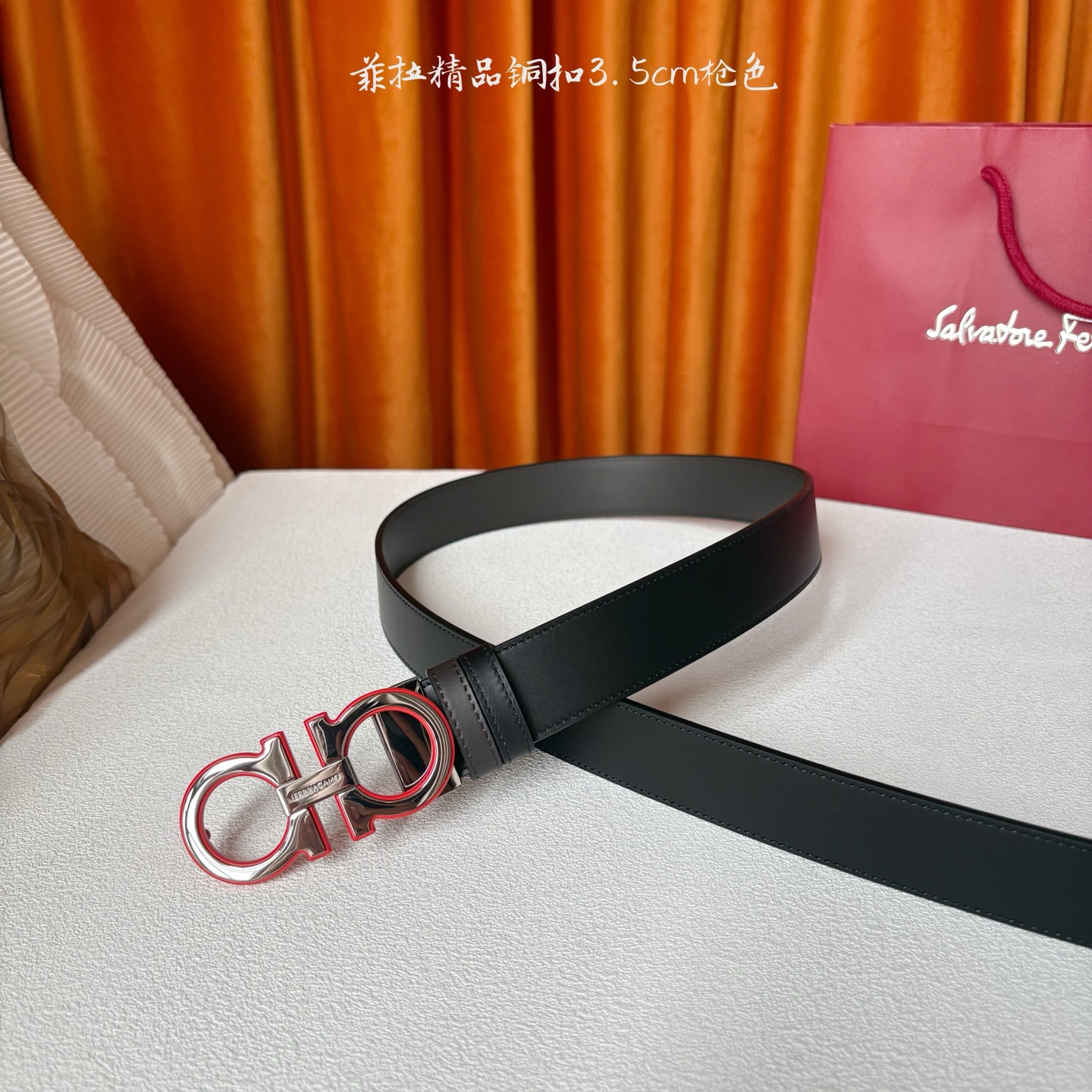 菲拉格慕男款进口小牛皮，手感细腻柔软。搭配纯铜精品扣，男士必备！宽度：3.5cm