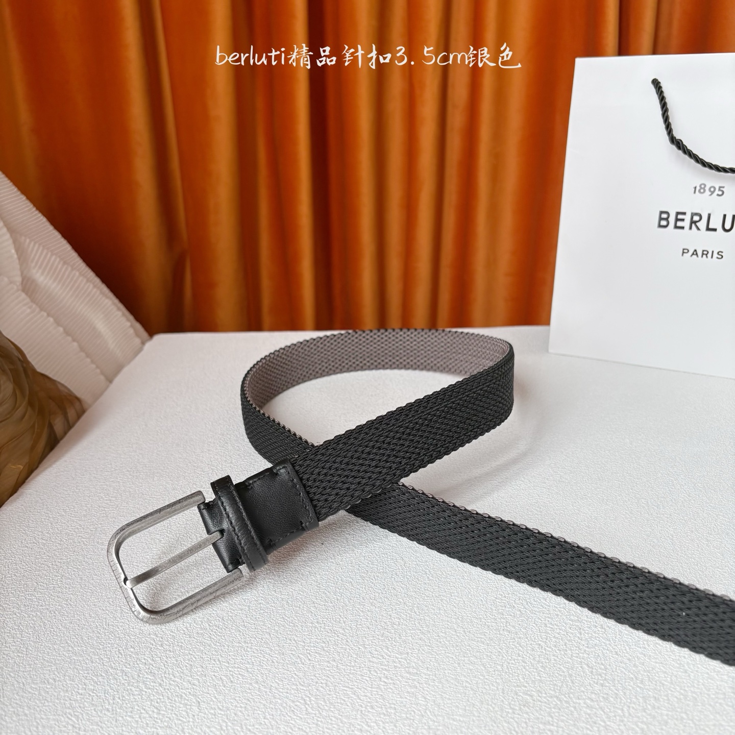 伯尔鲁帝 〖 Berluti 〗:采用意大利进口编织弹性织物与小牛皮制作，搭配专柜奢华精品表面锤制工艺钢