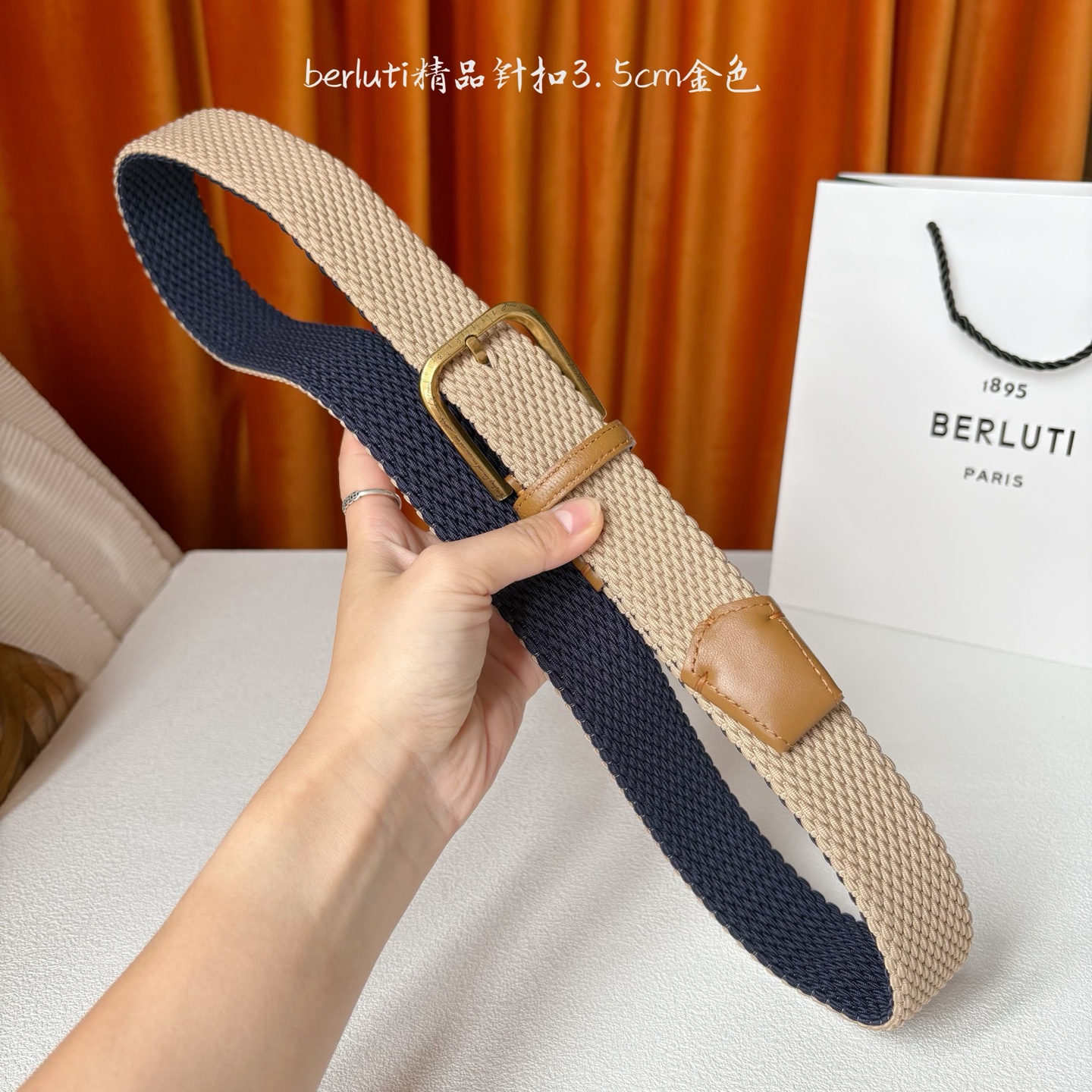 伯尔鲁帝 〖 Berluti 〗:采用意大利进口编织弹性织物与小牛皮制作，搭配专柜奢华精品表面锤制工艺钢