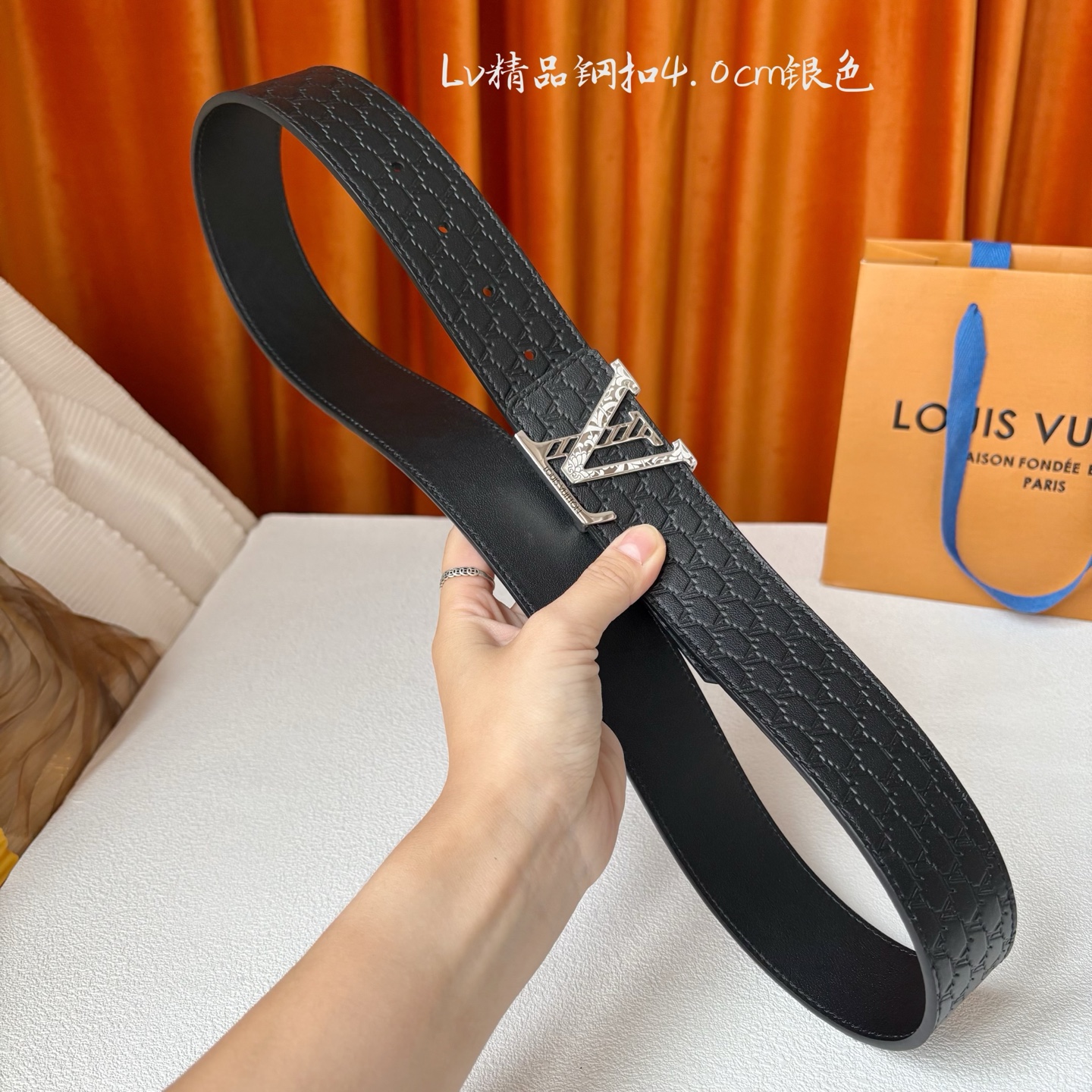 【LOUIS VUITTON驴牌】：经典原单品质，原版压花面搭配原单精品挂扣，精工制作，细节看图，实物拍