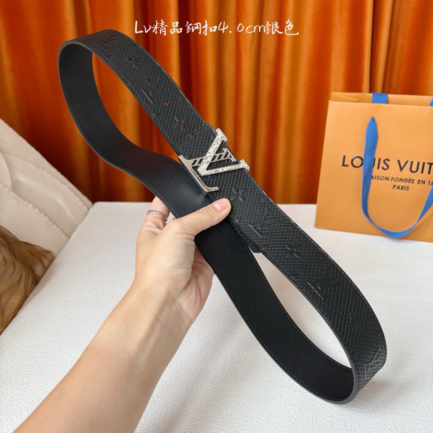 【LOUIS VUITTON驴牌】：经典原单品质，原版压花面搭配原单精品挂扣，精工制作，细节看图，实物拍