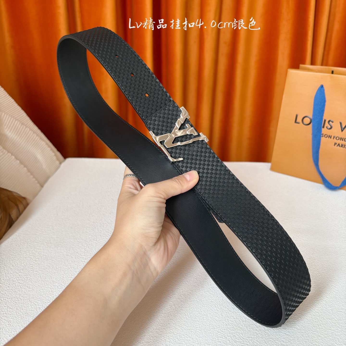 【LOUIS VUITTON驴牌】：经典原单品质，经典小米格面平纹底，搭配原单精品挂扣，精工制作，细节看