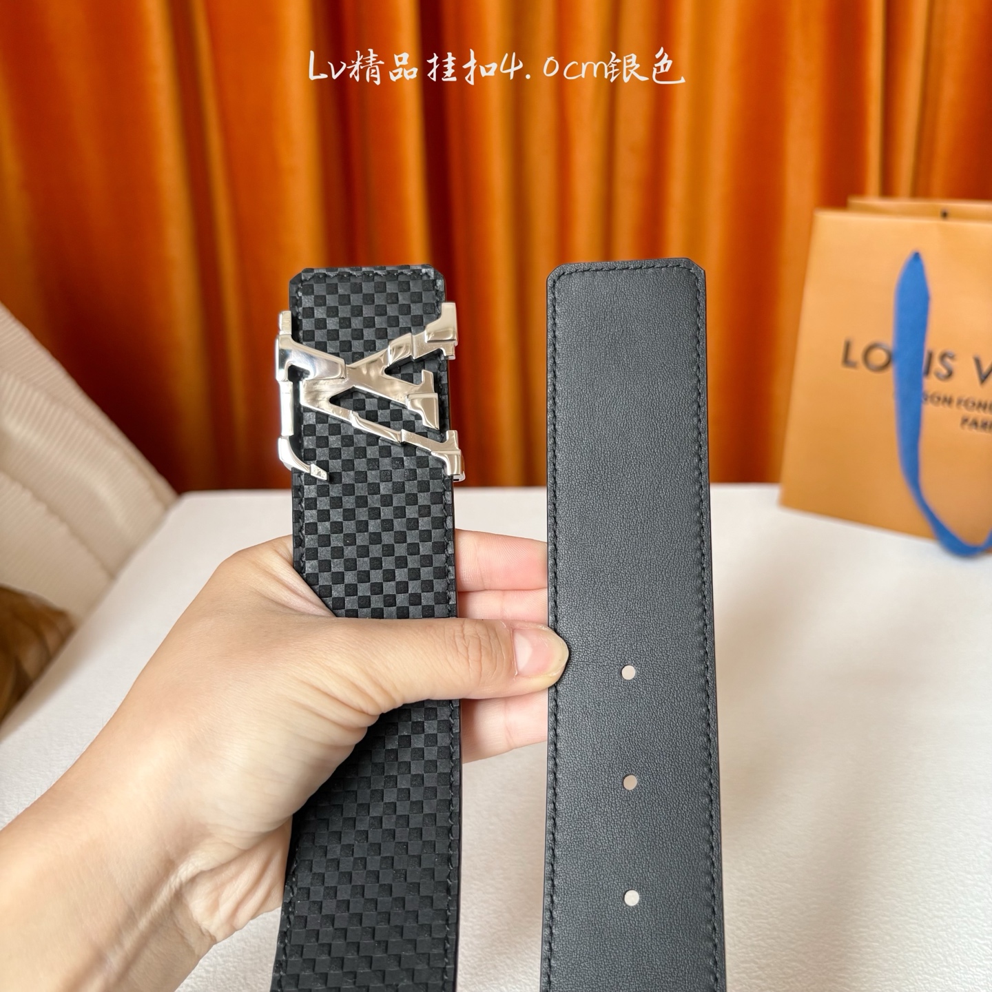 【LOUIS VUITTON驴牌】：经典原单品质，经典小米格面平纹底，搭配原单精品挂扣，精工制作，细节看