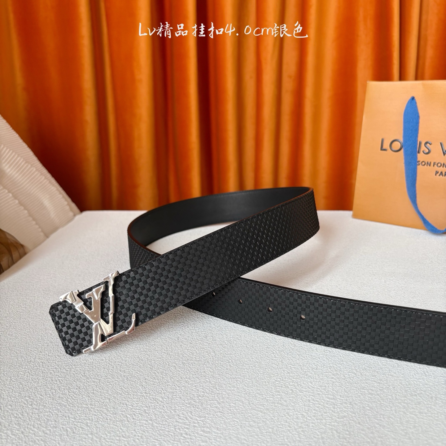 【LOUIS VUITTON驴牌】：经典原单品质，经典小米格面平纹底，搭配原单精品挂扣，精工制作，细节看