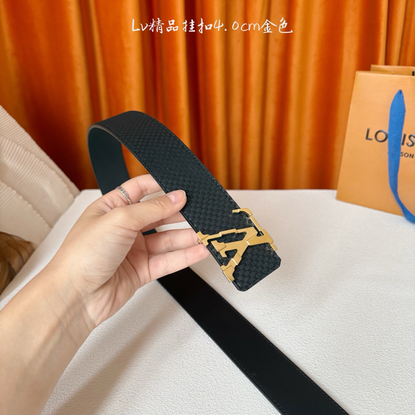 【LOUIS VUITTON驴牌】：经典原单品质，经典小米格面平纹底，搭配原单精品挂扣，精工制作，细节看