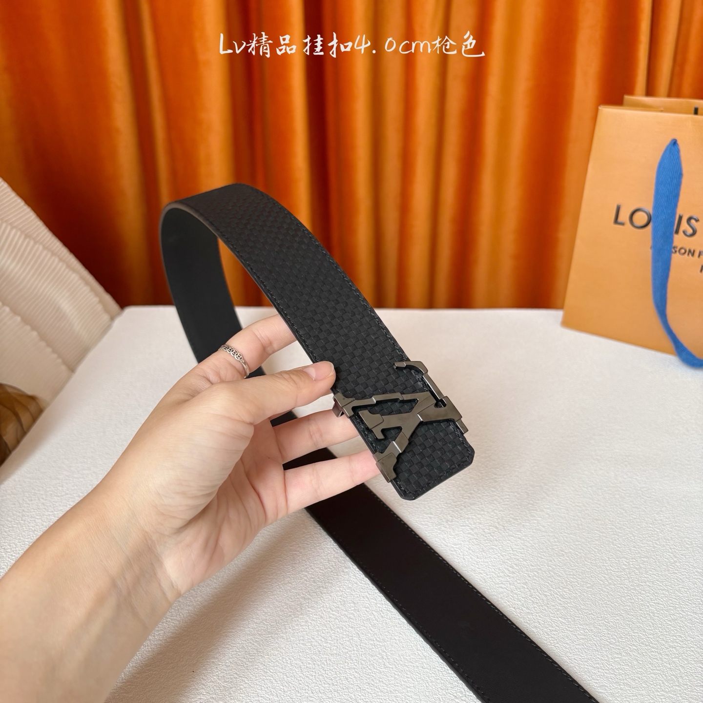 【LOUIS VUITTON驴牌】：经典原单品质，经典小米格面平纹底，搭配原单精品挂扣，精工制作，细节看