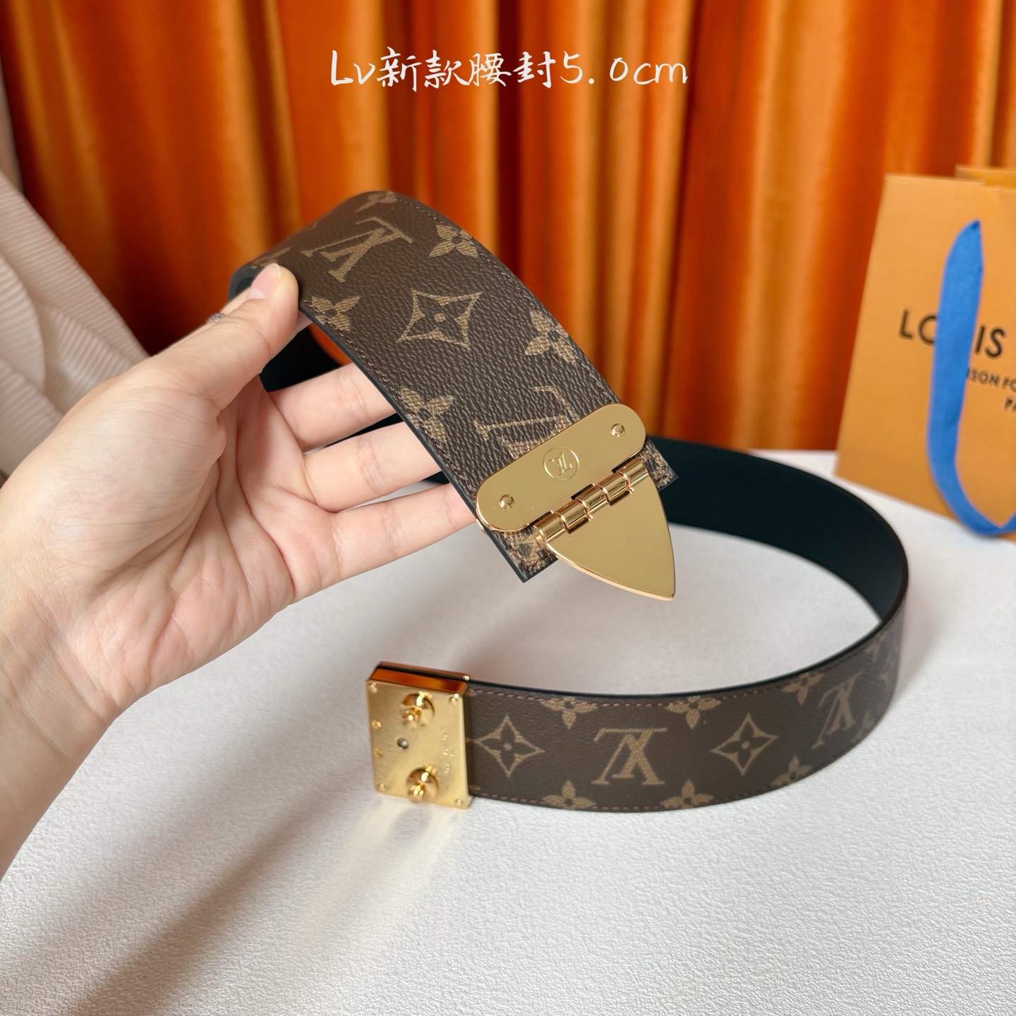 Lv2025新品50mm S-Lock腰带，大胆的风格和标志性的设计使这款50毫米S-Lock腰带成为真
