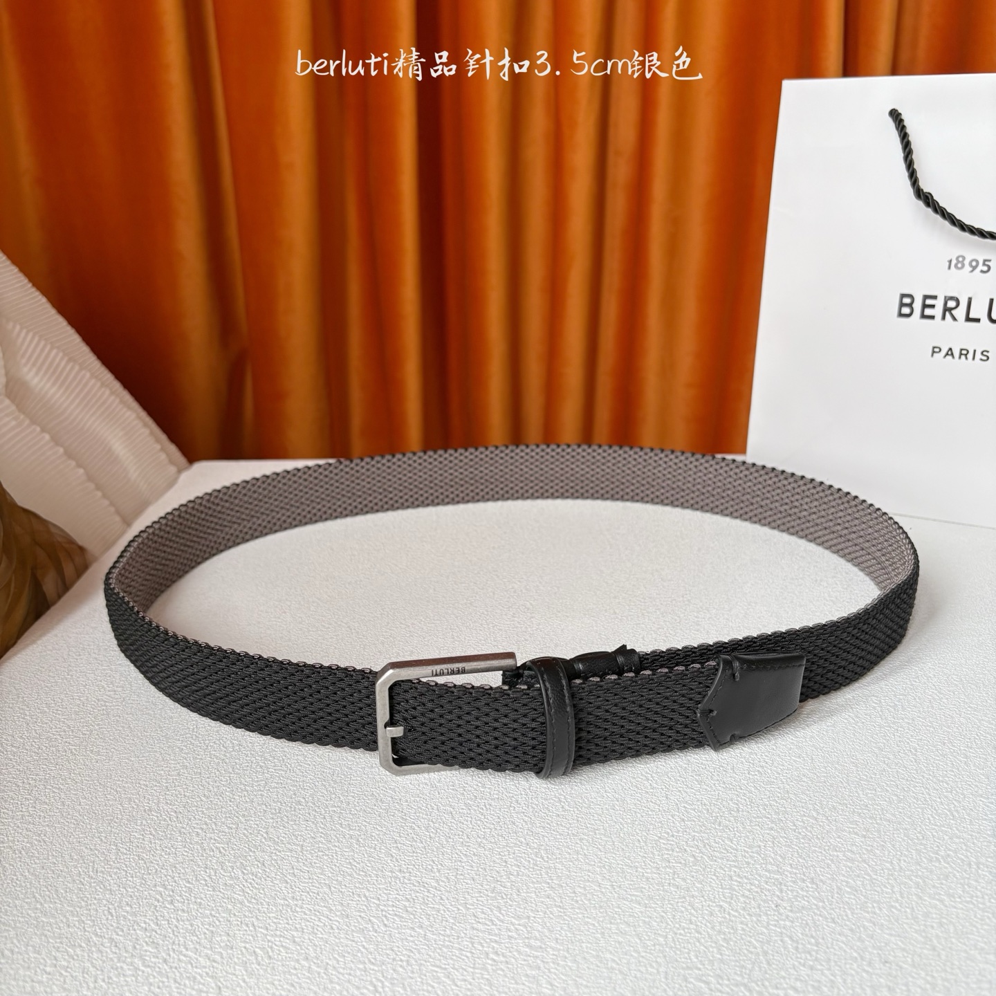 伯尔鲁帝 〖 Berluti 〗:采用意大利进口编织弹性织物与小牛皮制作，搭配专柜奢华精品表面锤制工艺钢