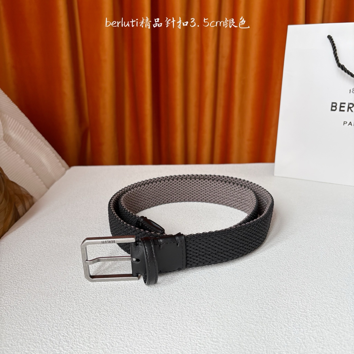 伯尔鲁帝 〖 Berluti 〗:采用意大利进口编织弹性织物与小牛皮制作，搭配专柜奢华精品表面锤制工艺钢