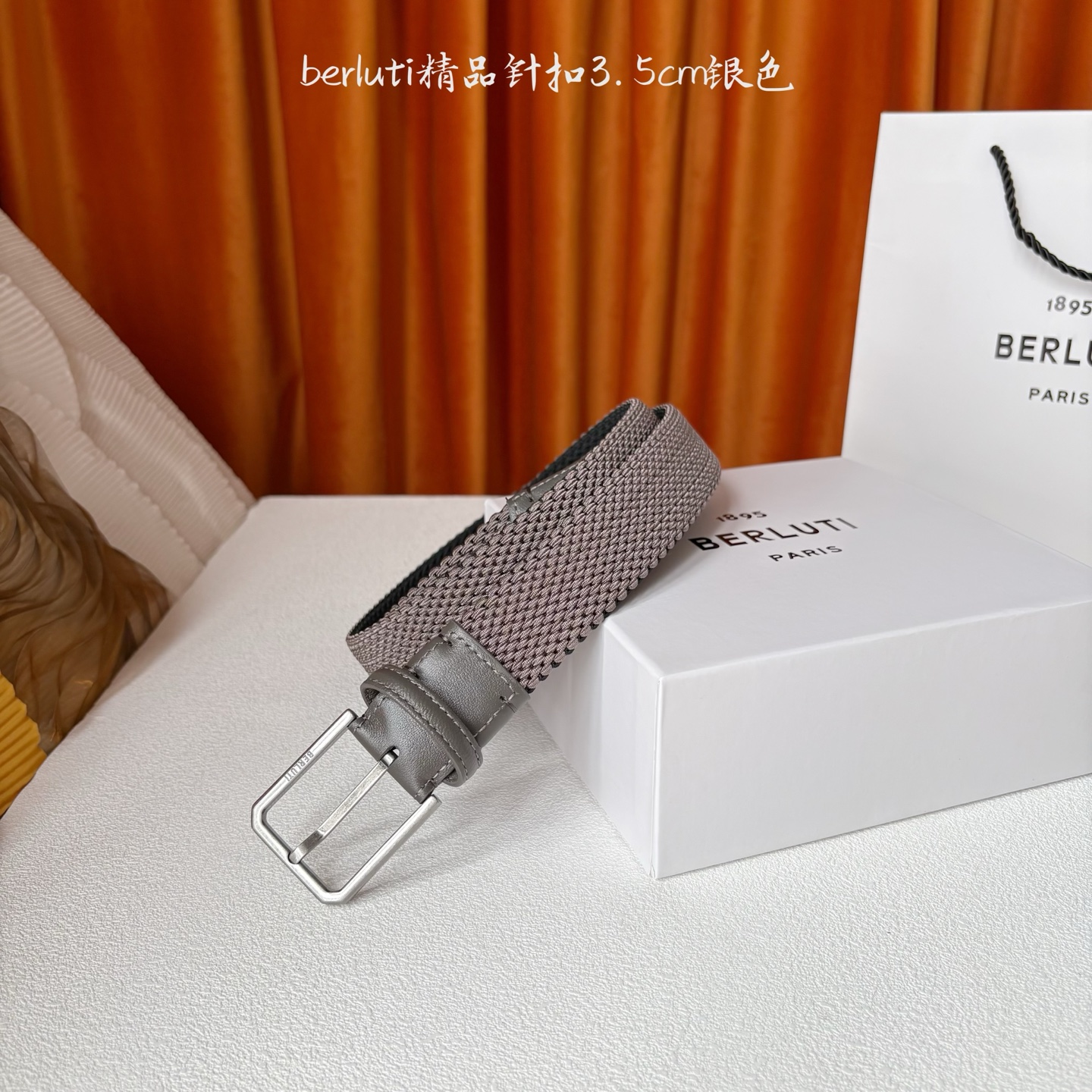 伯尔鲁帝 〖 Berluti 〗:采用意大利进口编织弹性织物与小牛皮制作，搭配专柜奢华精品表面锤制工艺钢