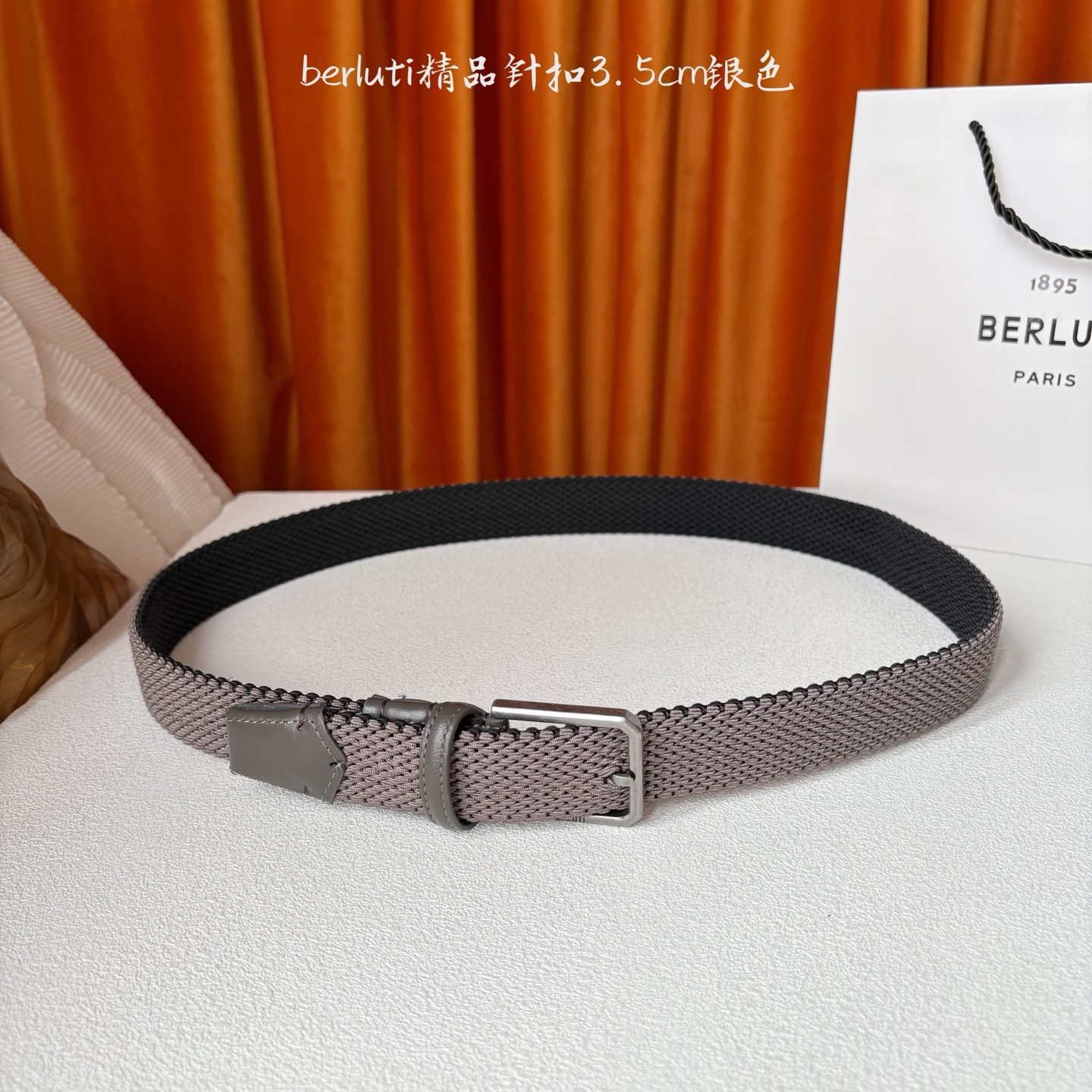 伯尔鲁帝 〖 Berluti 〗:采用意大利进口编织弹性织物与小牛皮制作，搭配专柜奢华精品表面锤制工艺钢