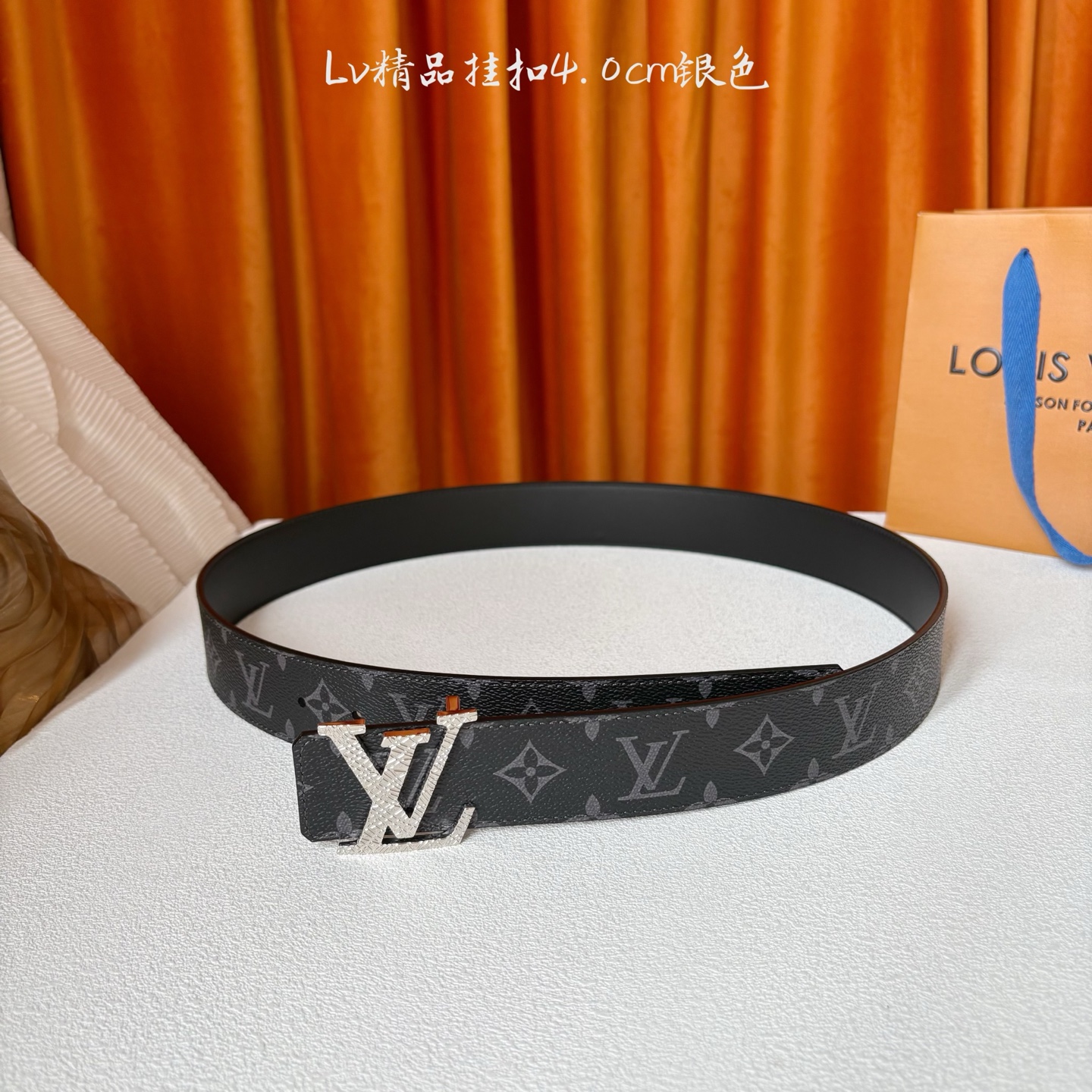 LOUIS VUITTON经典原单品质，面经典印花搭配原单精品挂扣，精工制作，细节看图，实物拍摄，高端奢